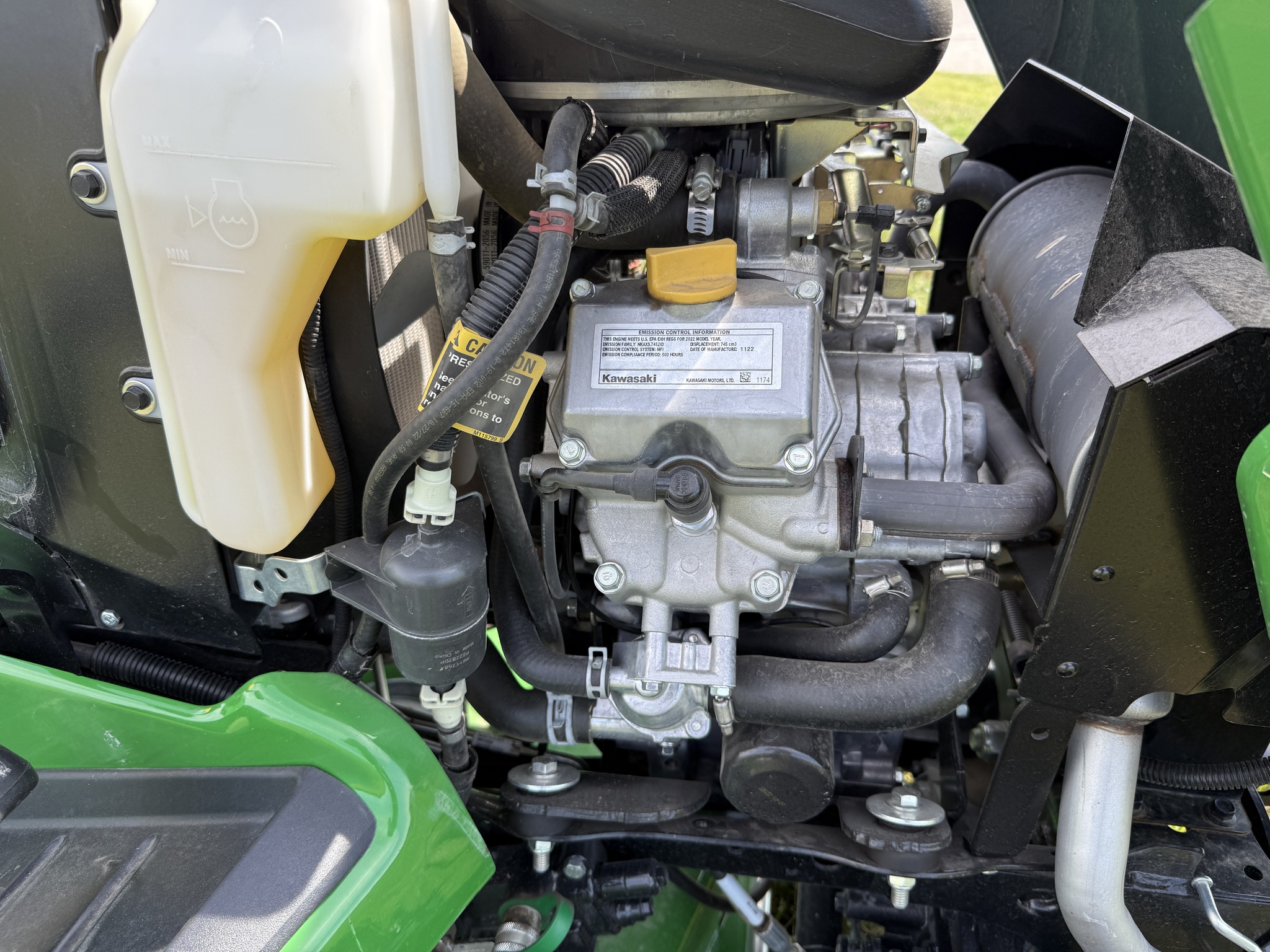 2023 John Deere X738 Image 22