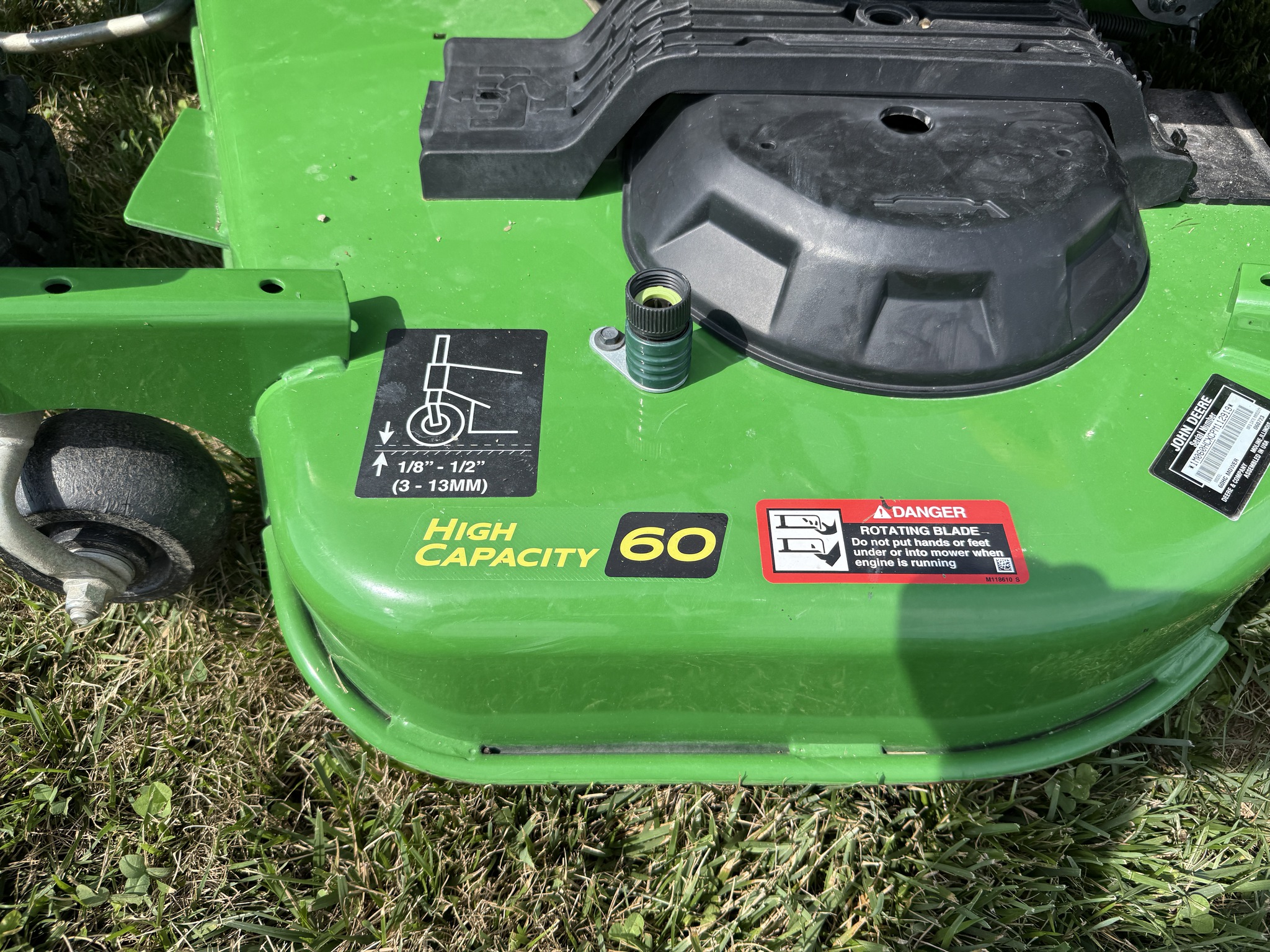 2023 John Deere X738 Image 24
