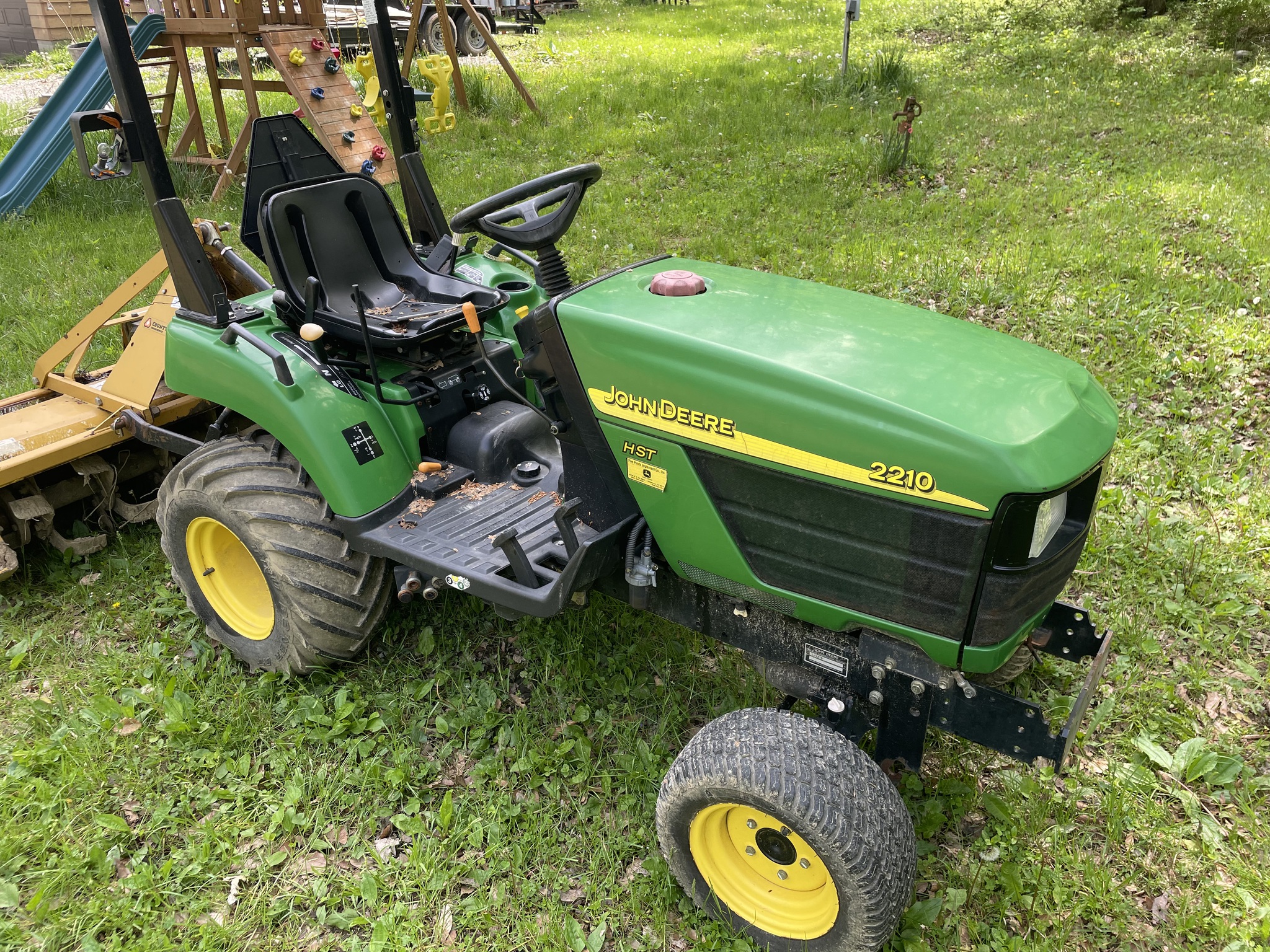 2005 John Deere 2210 Image 2