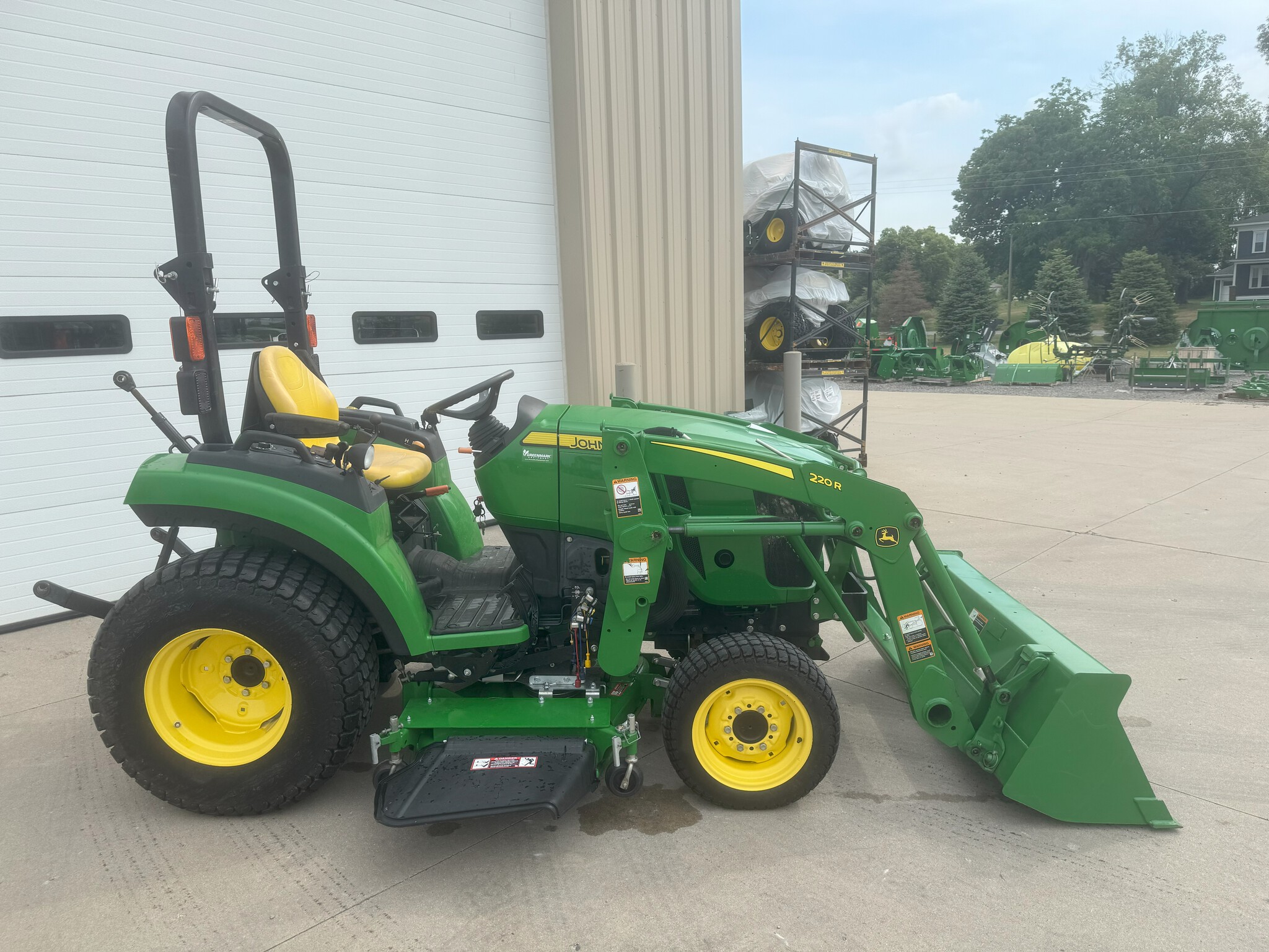 2017 John Deere 2038R Image 2