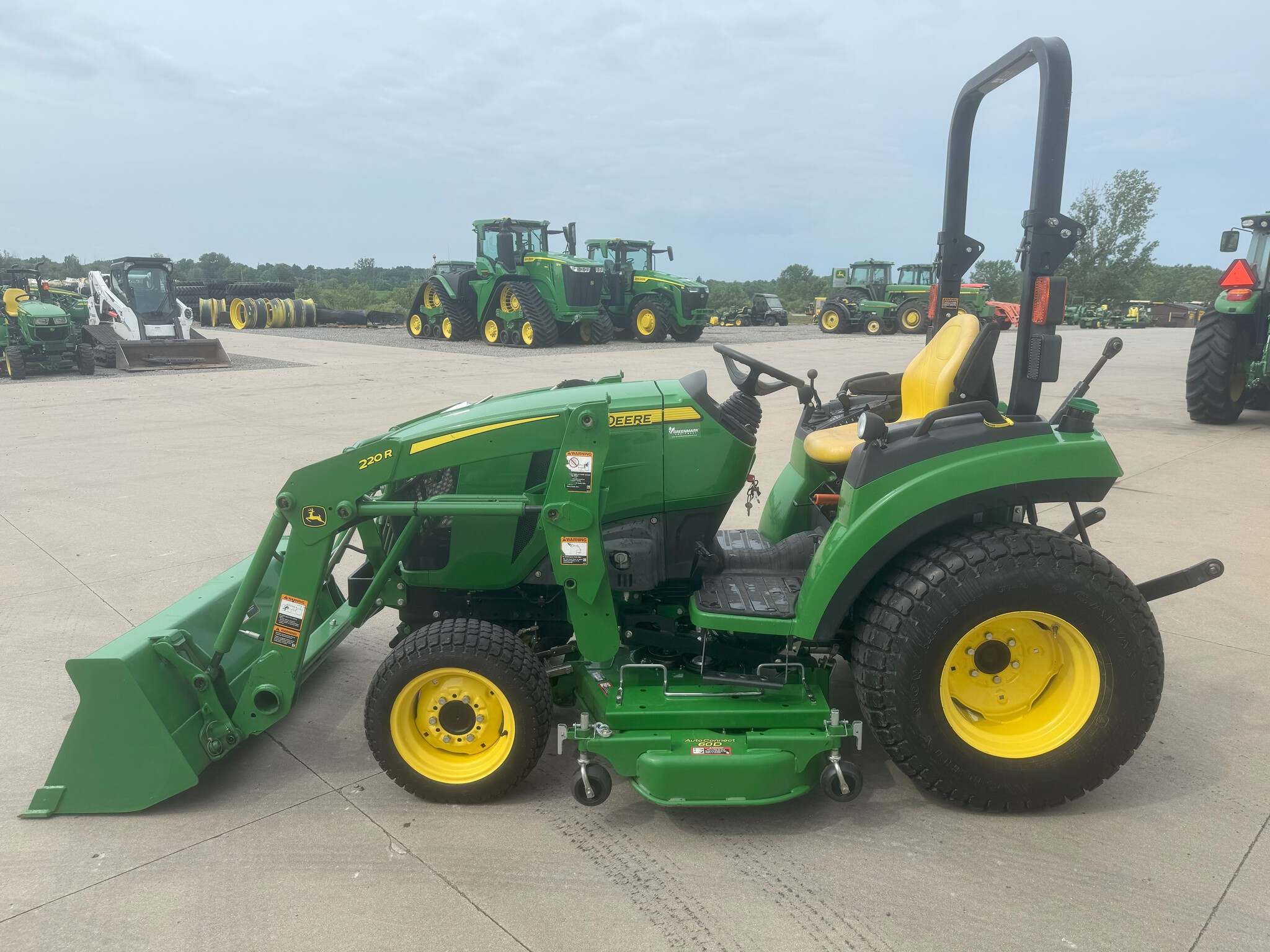 2017 John Deere 2038R Image 6