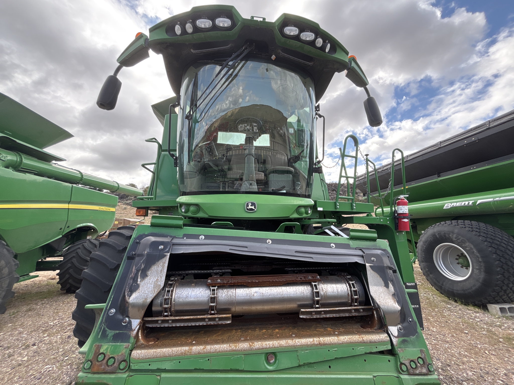 2015 John Deere S670 Image 10