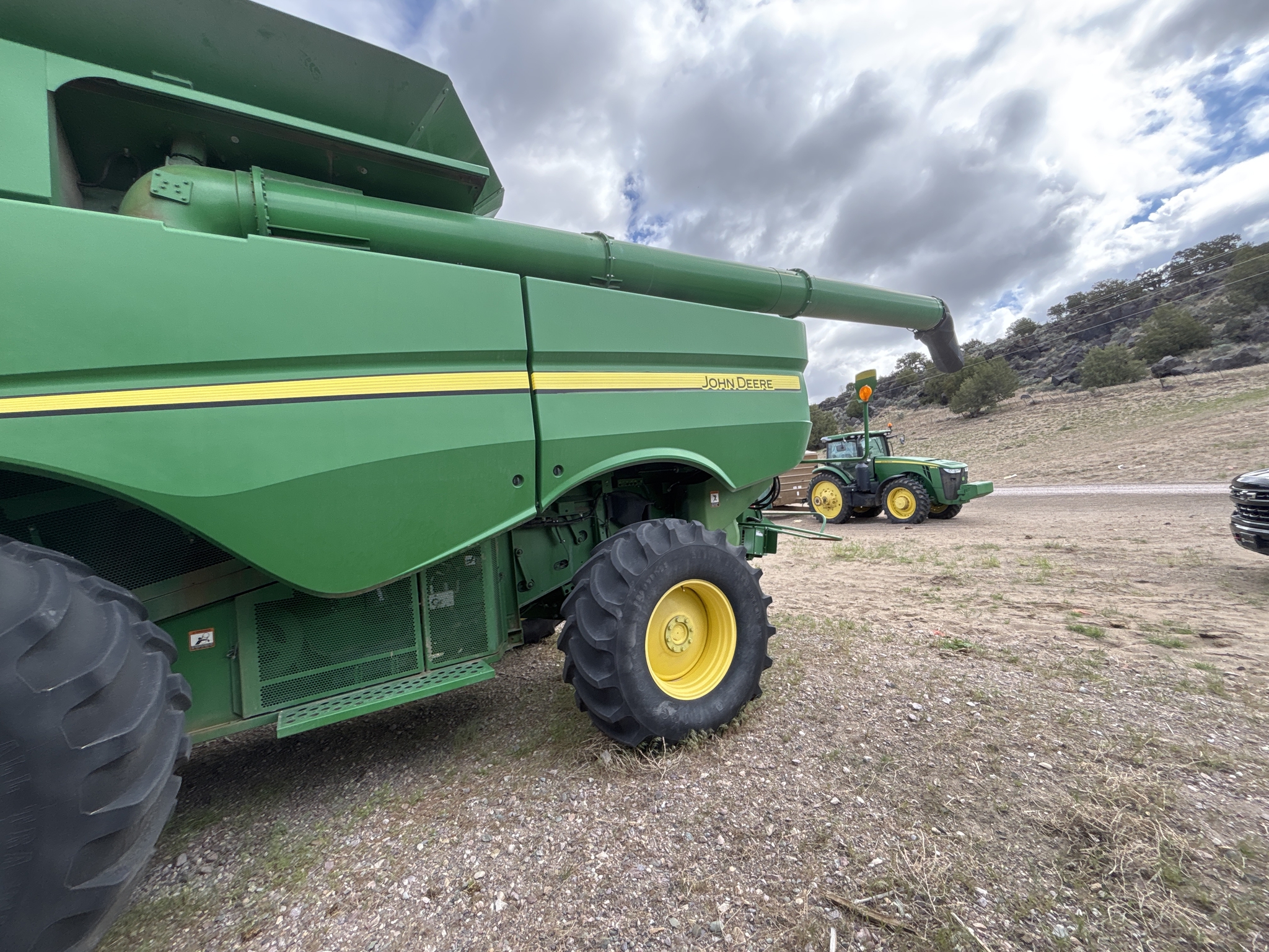 2015 John Deere S670 Image 3