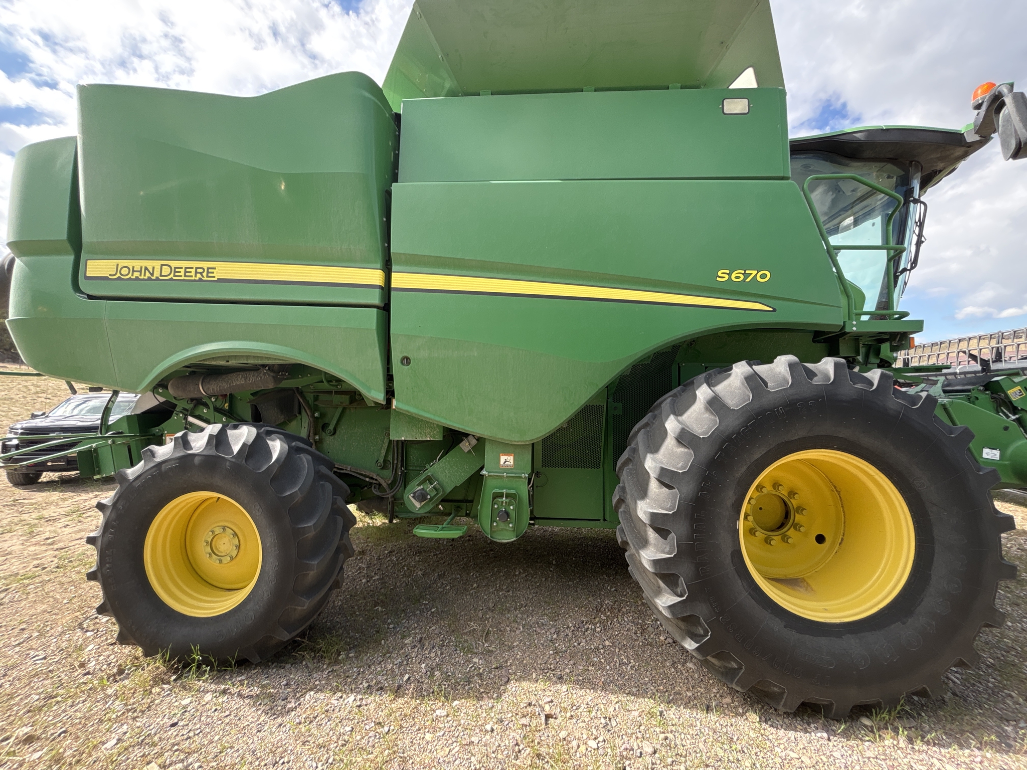 2015 John Deere S670 Image 8
