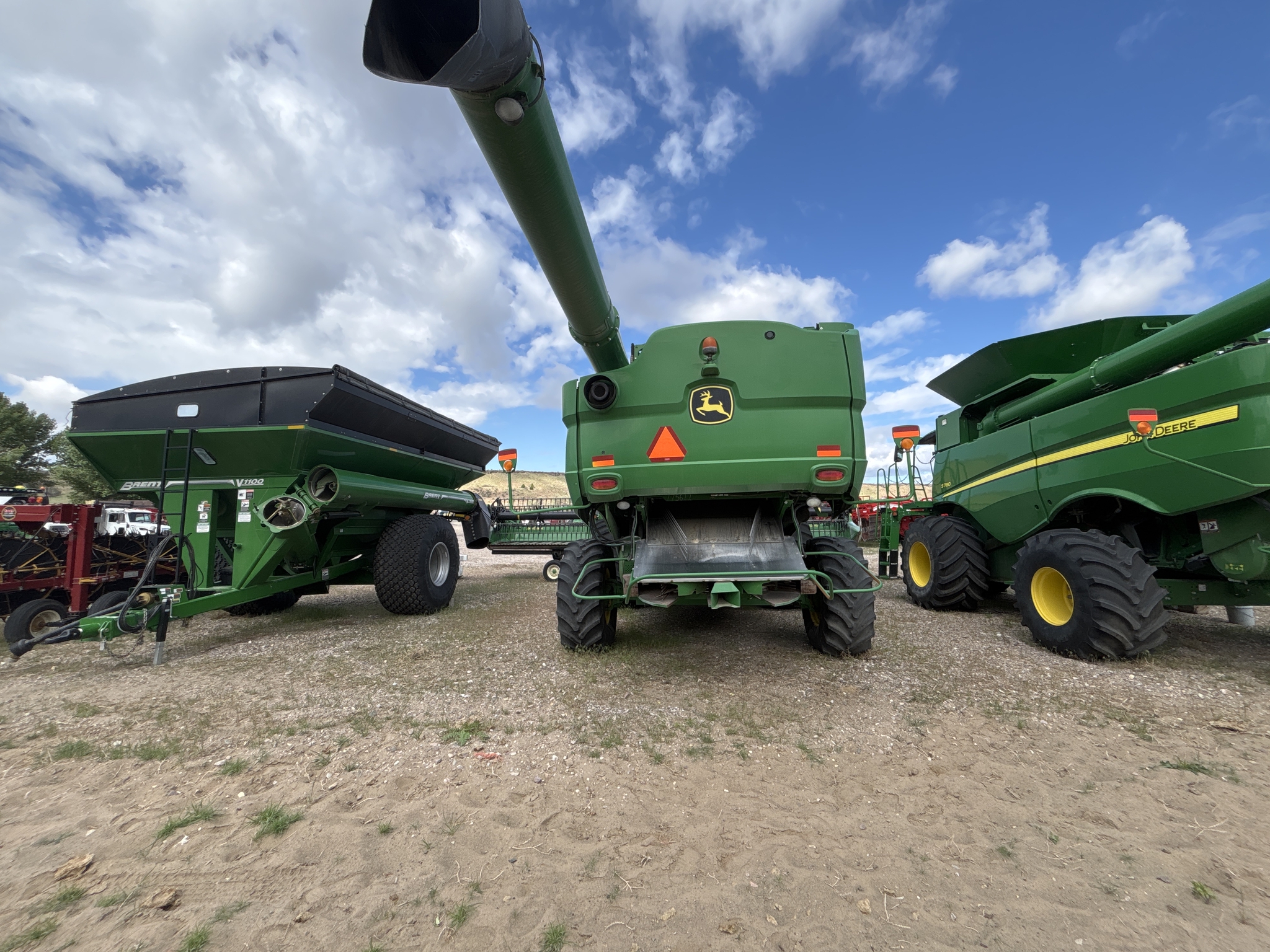 2015 John Deere S670 Image 5
