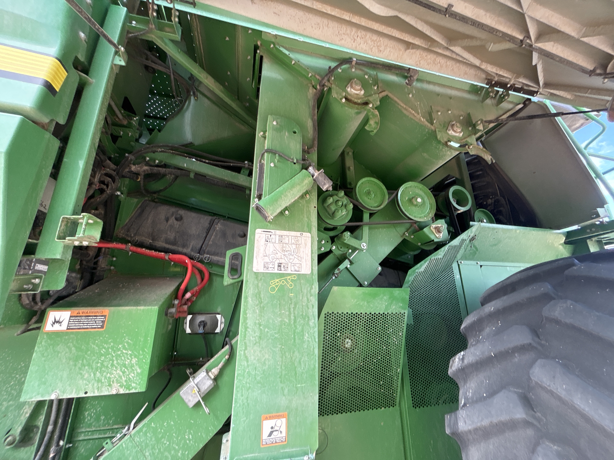 2015 John Deere S670 Image 11