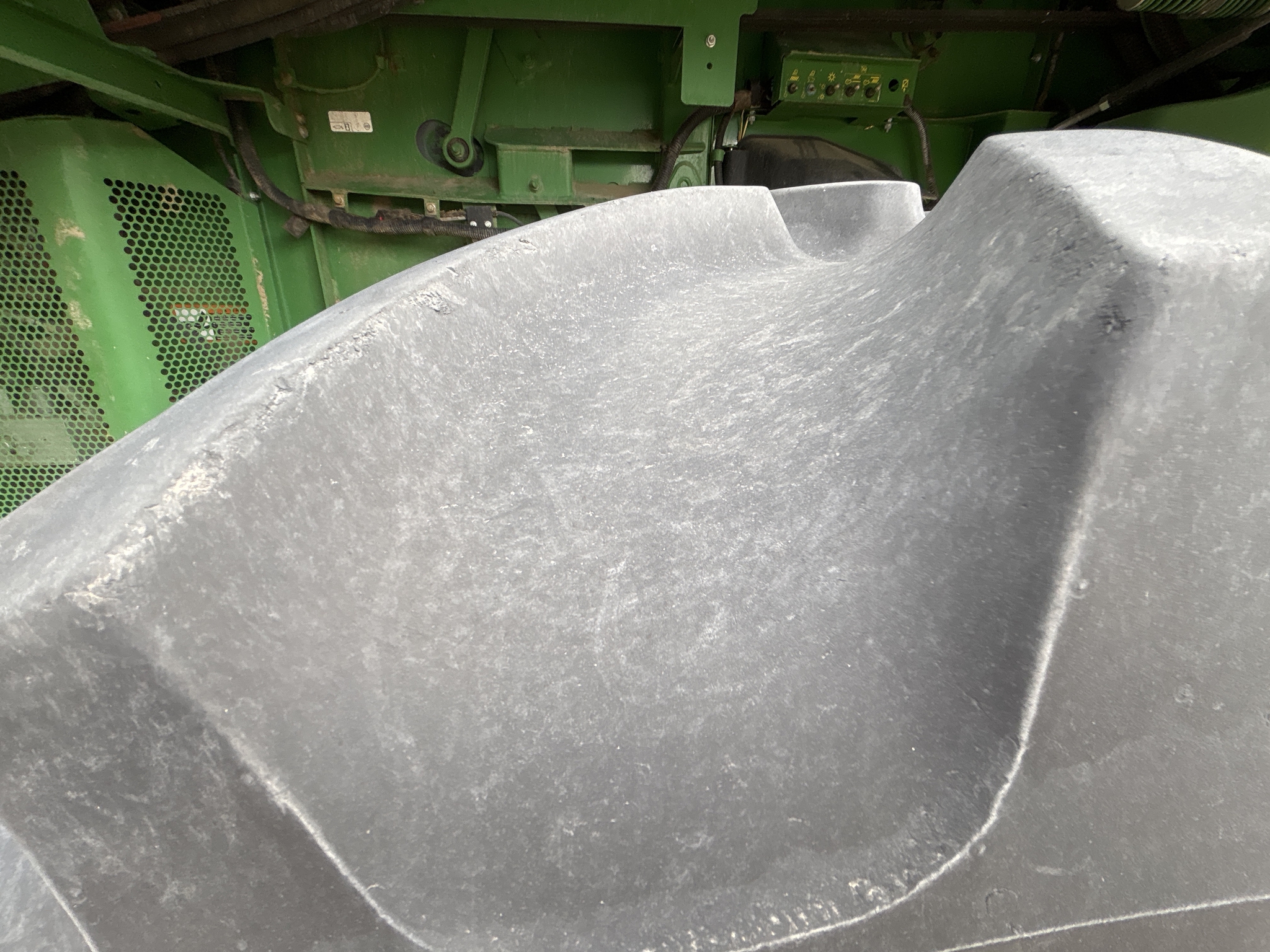 2015 John Deere S670 Image 23