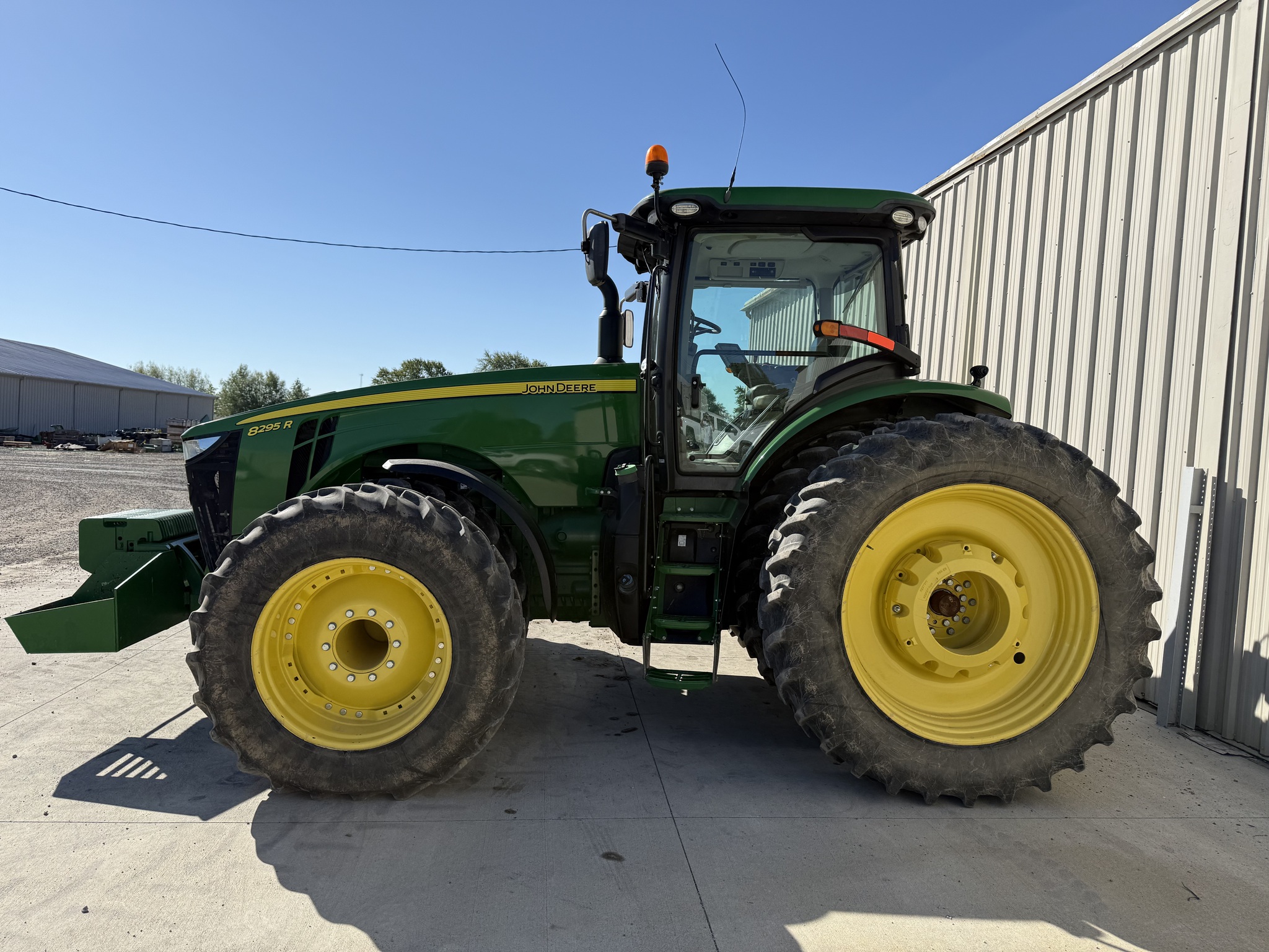 2015 John Deere 8295R Image 3