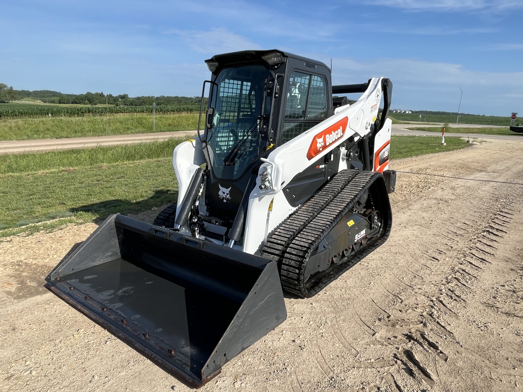 2023 Bobcat T86 Image 1