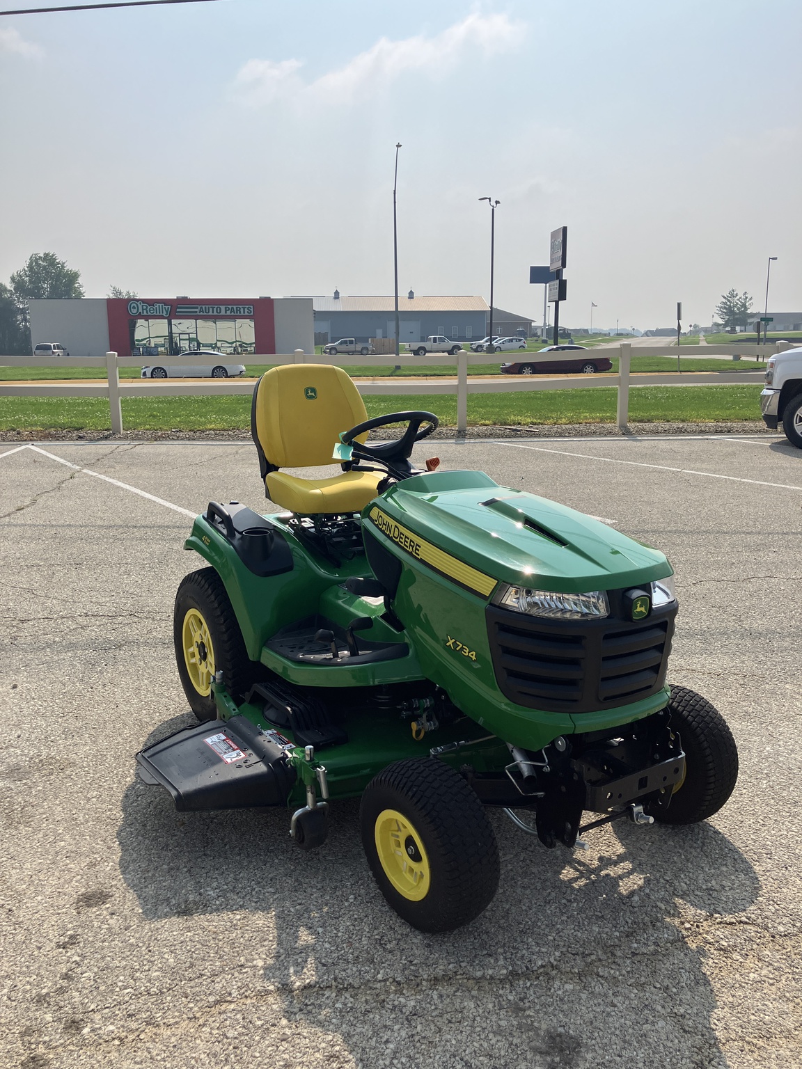 2023 John Deere X734 Image 4