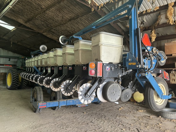 2006 Kinze 3650