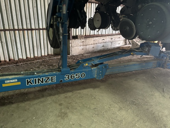 2006 Kinze 3650