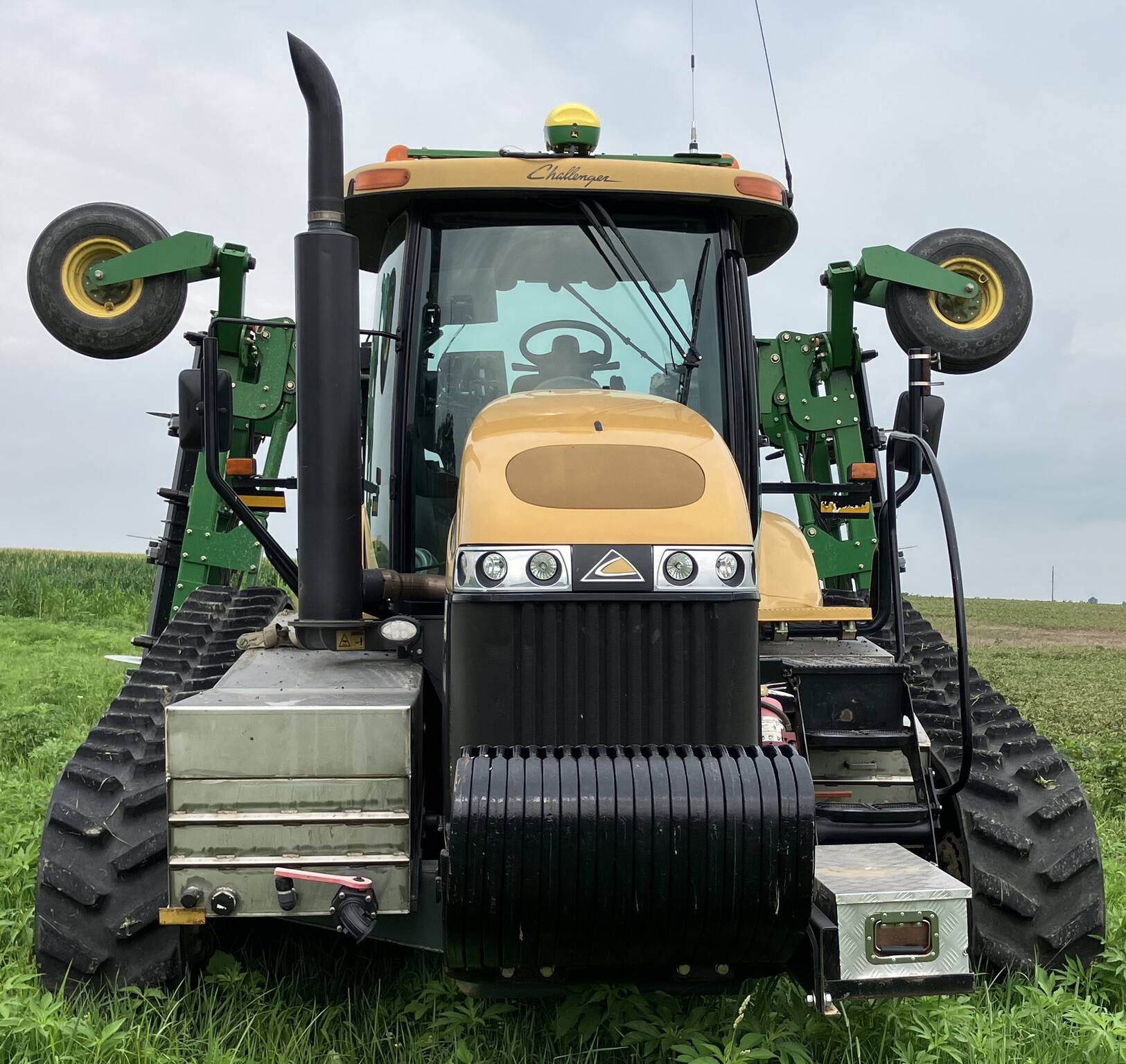 2011 Challenger MT755C Image 3