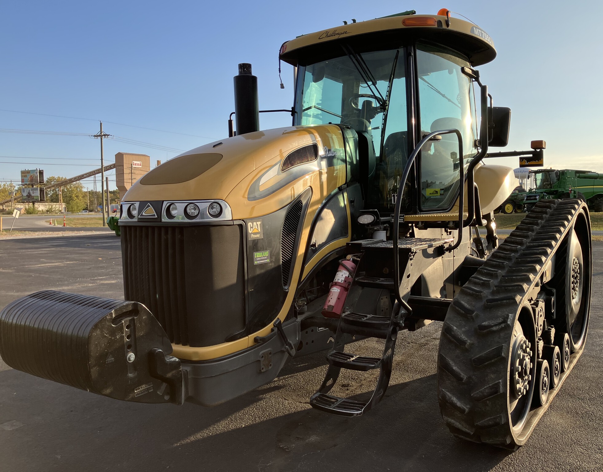 2011 Challenger MT755C Image 2