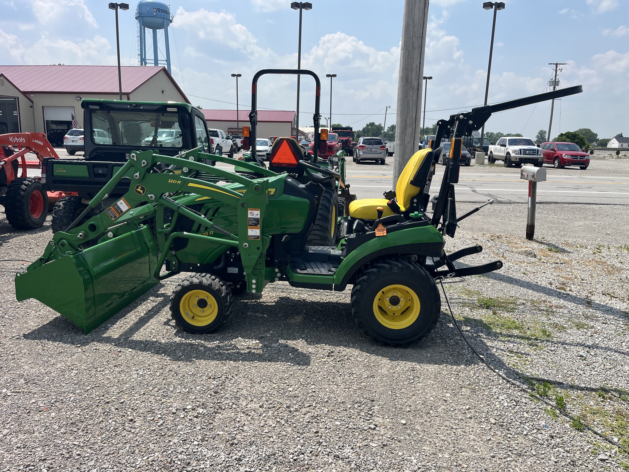 2021 John Deere 1025R Image 2