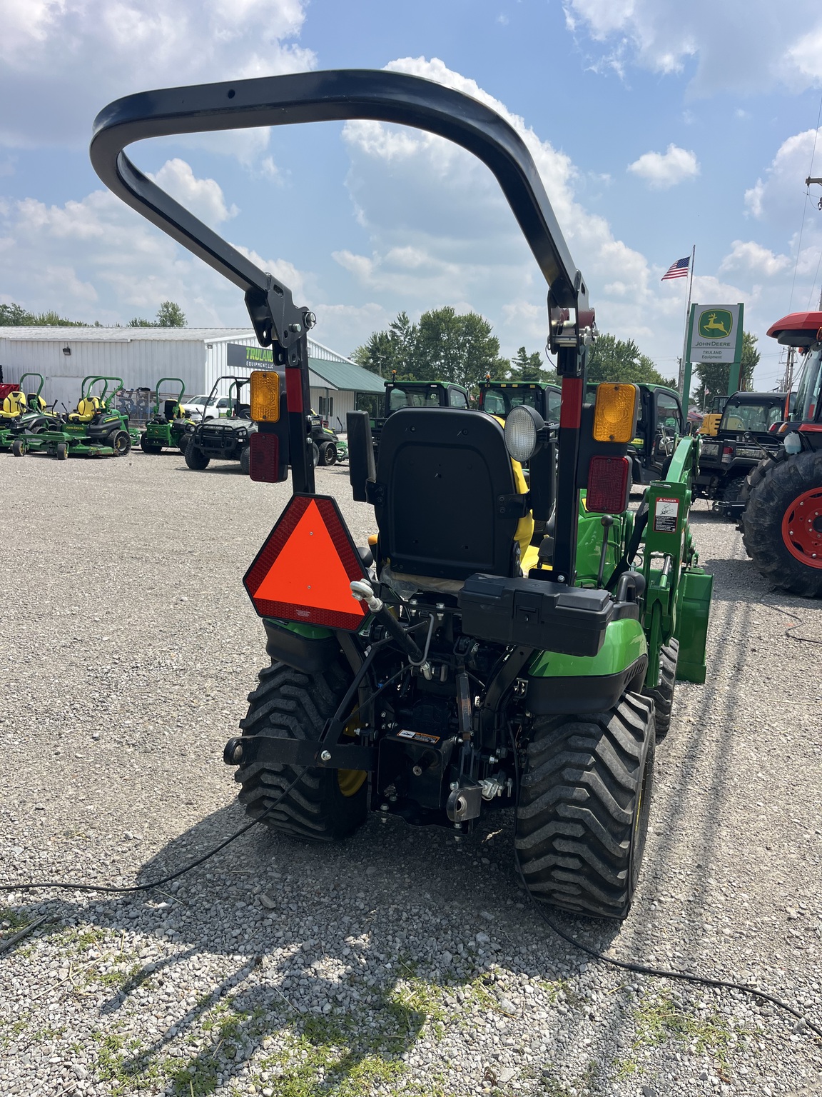 2021 John Deere 1025R Image 4