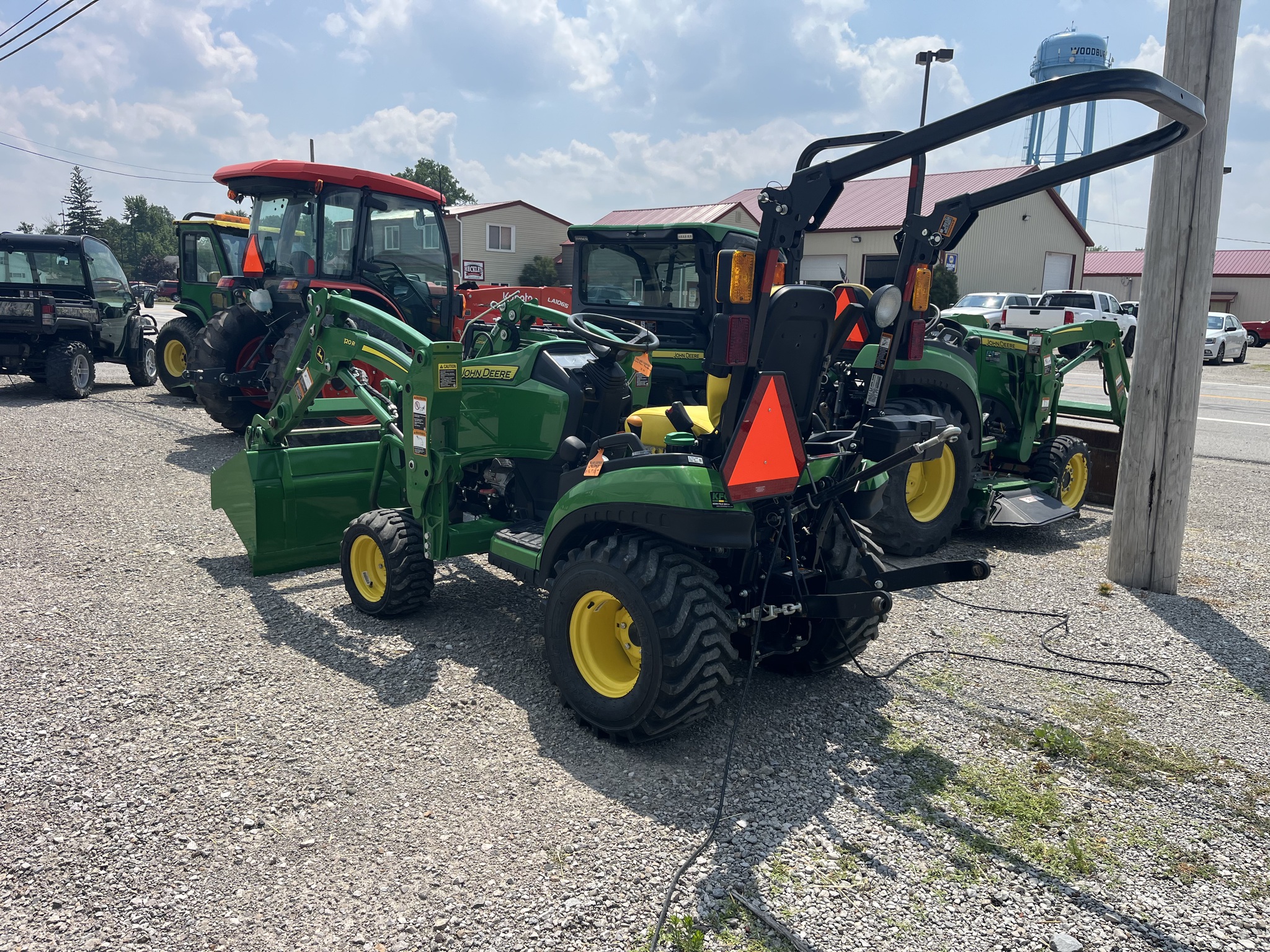 2021 John Deere 1025R Image 3