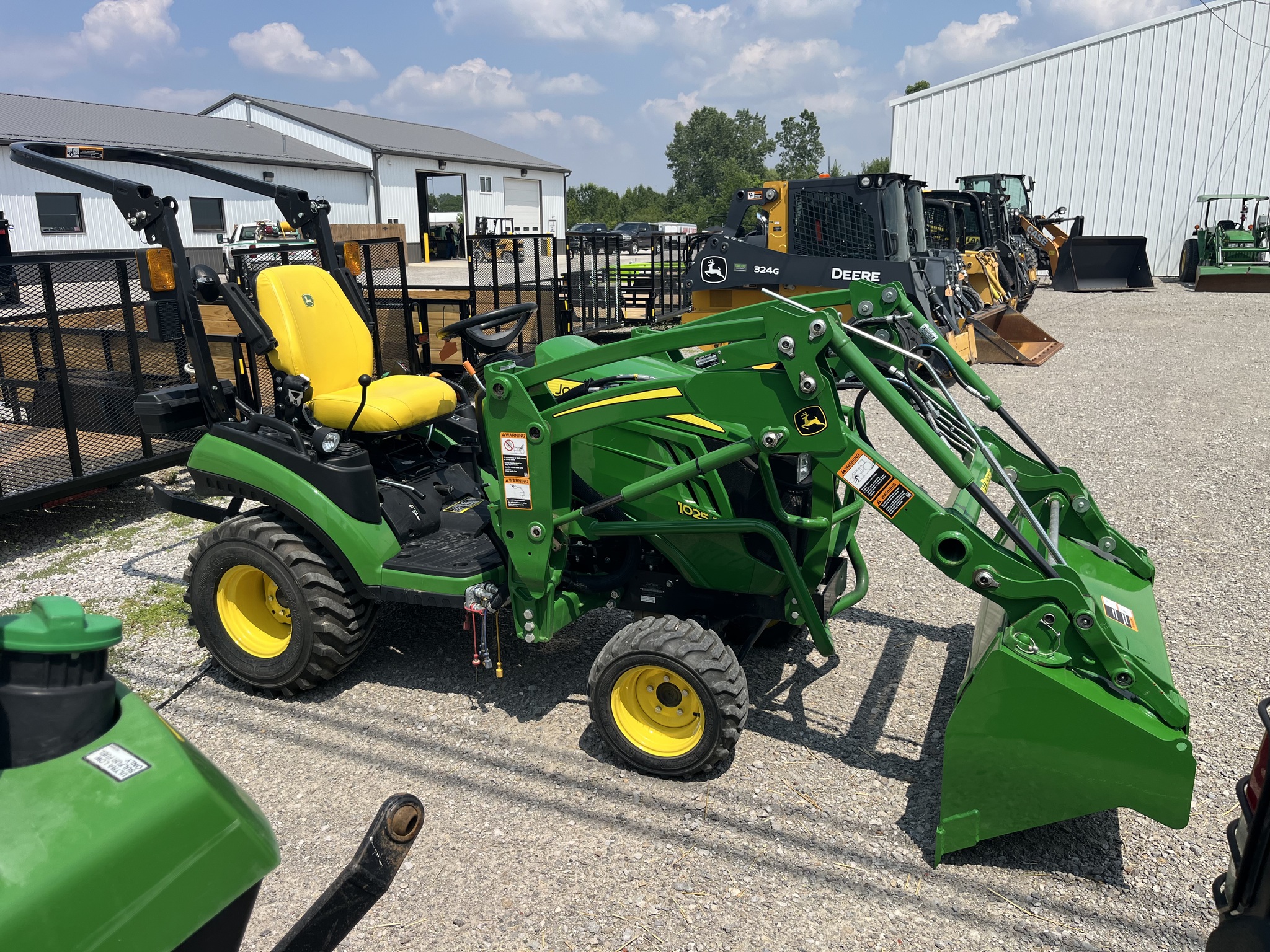 2021 John Deere 1025R Image 6