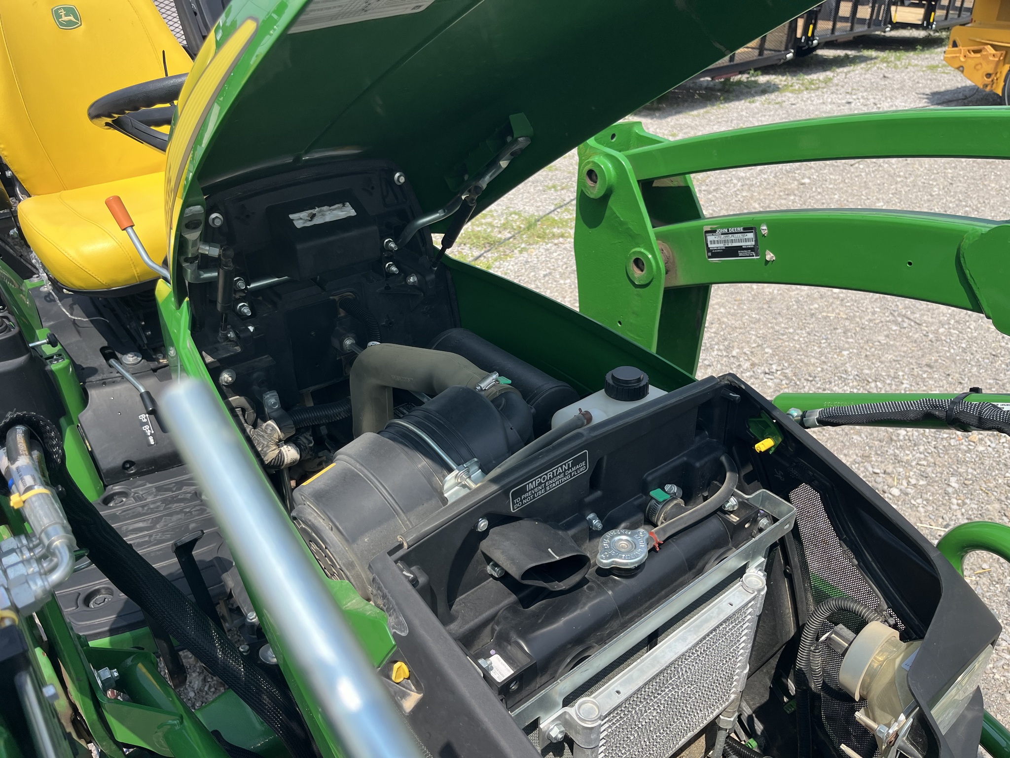 2021 John Deere 1025R Image 11