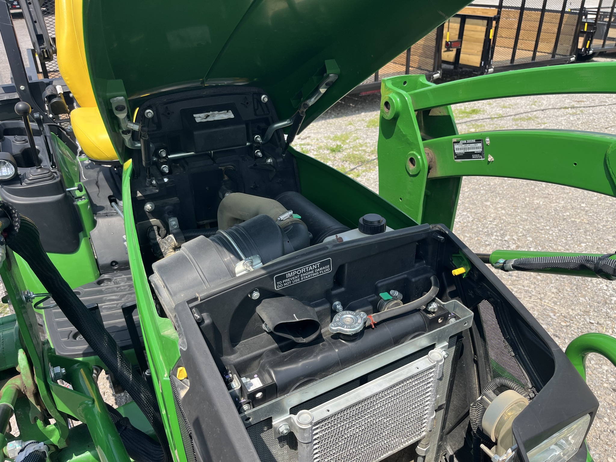 2021 John Deere 1025R Image 12