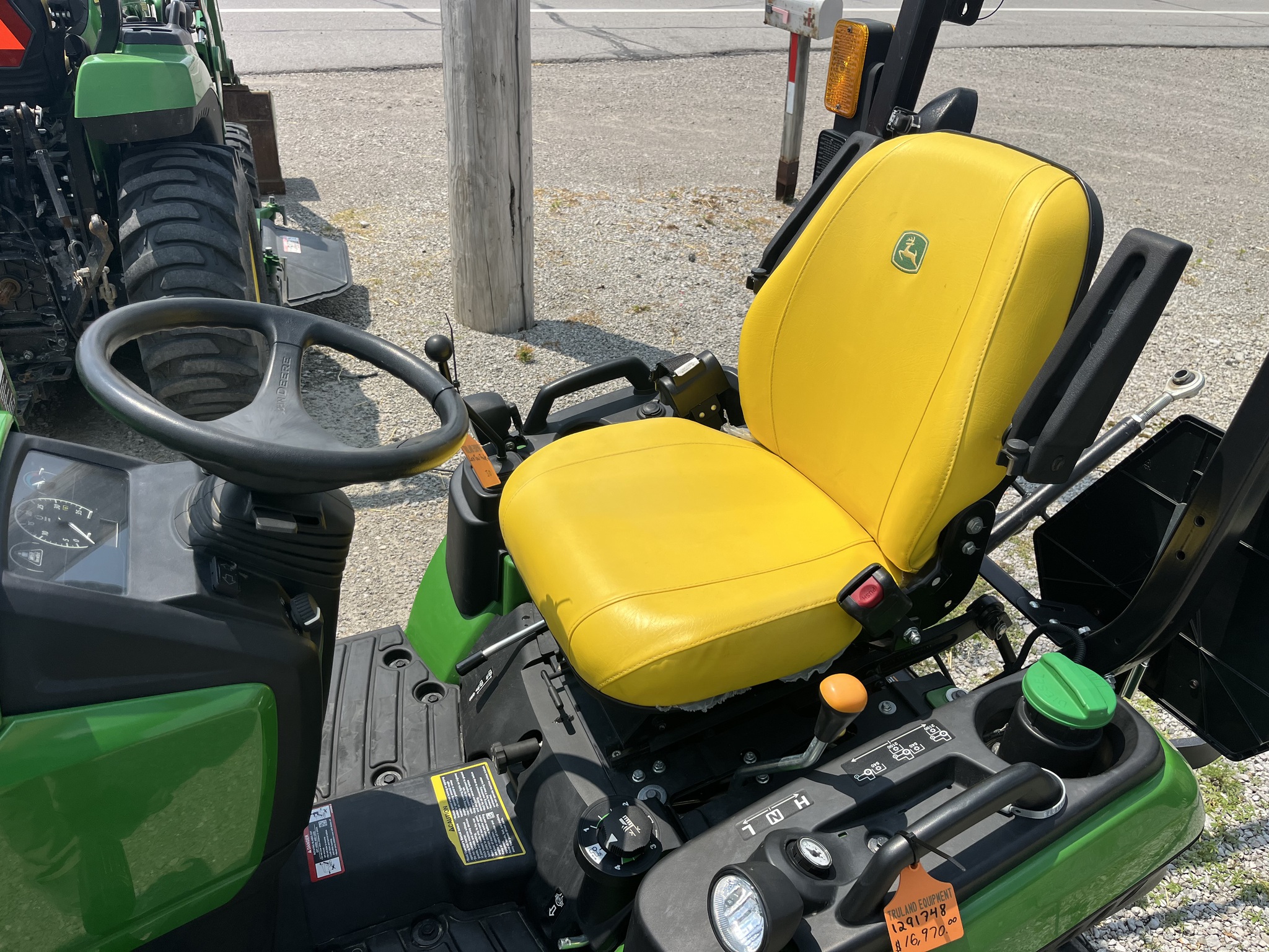 2021 John Deere 1025R Image 13