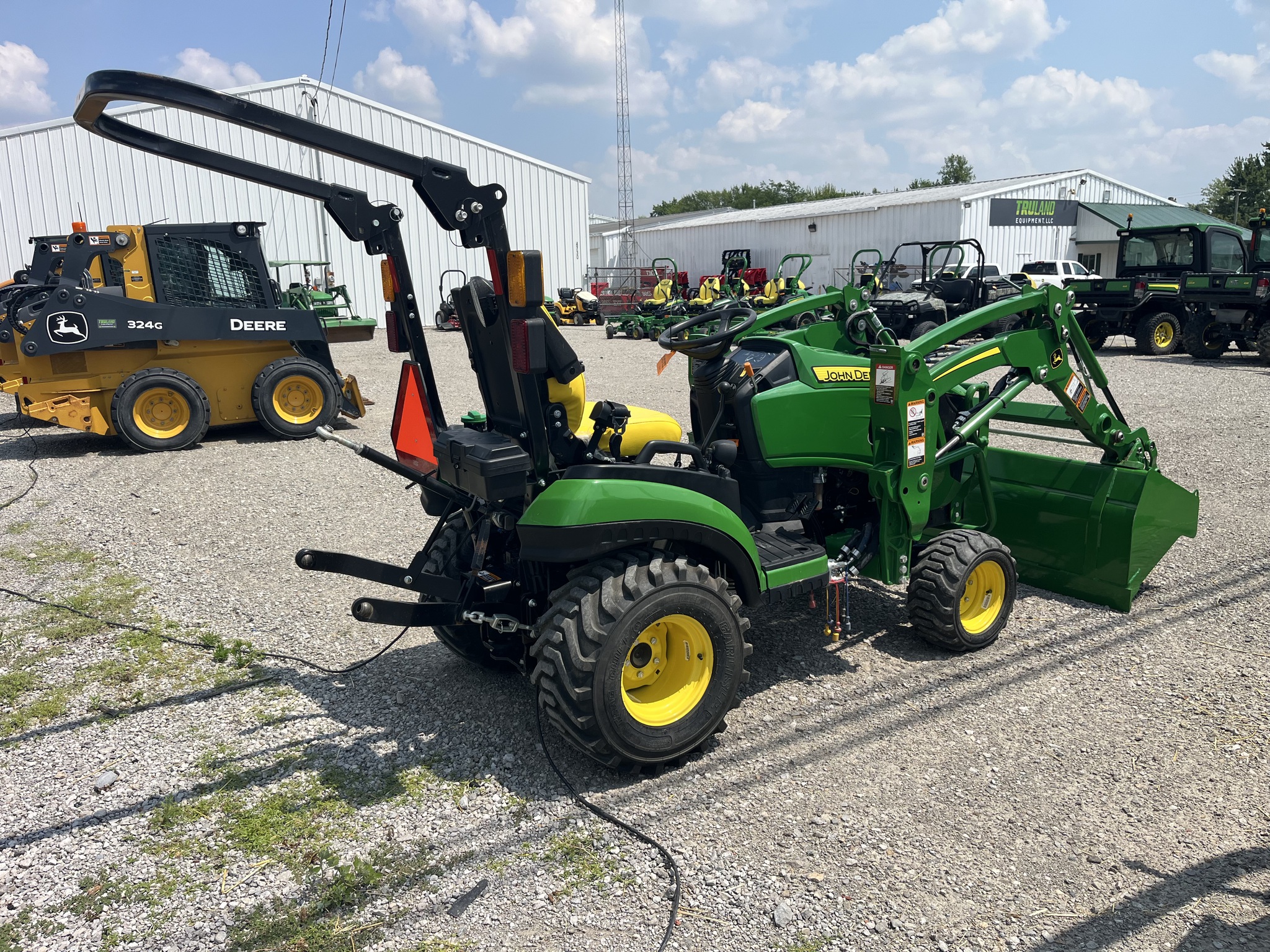 2021 John Deere 1025R Image 5
