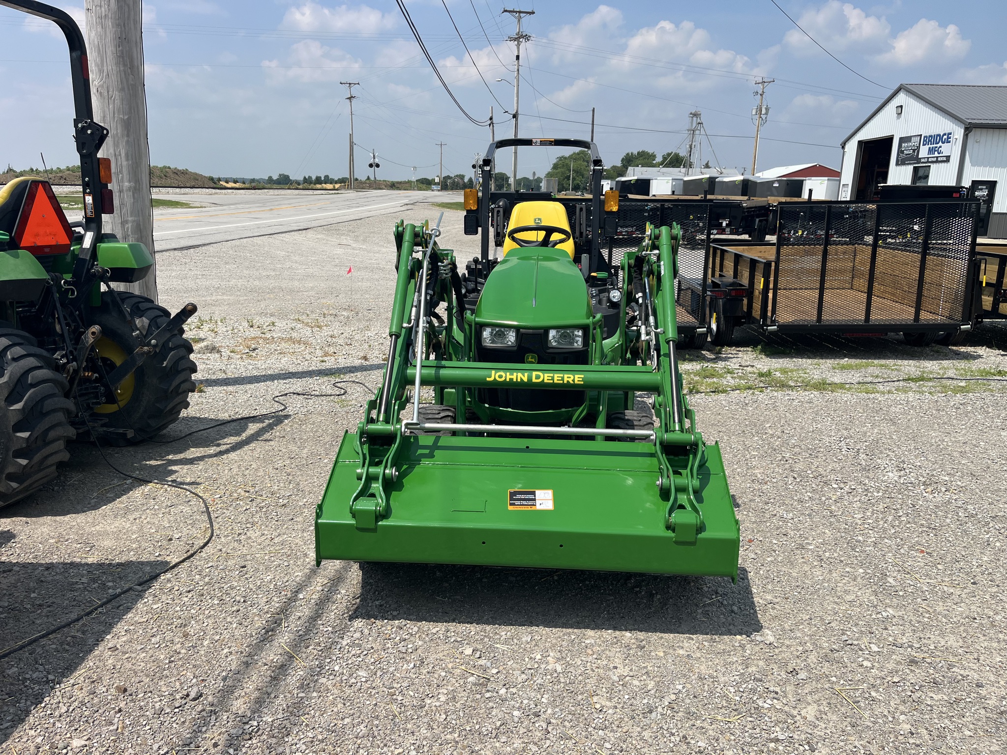 2021 John Deere 1025R Image 7