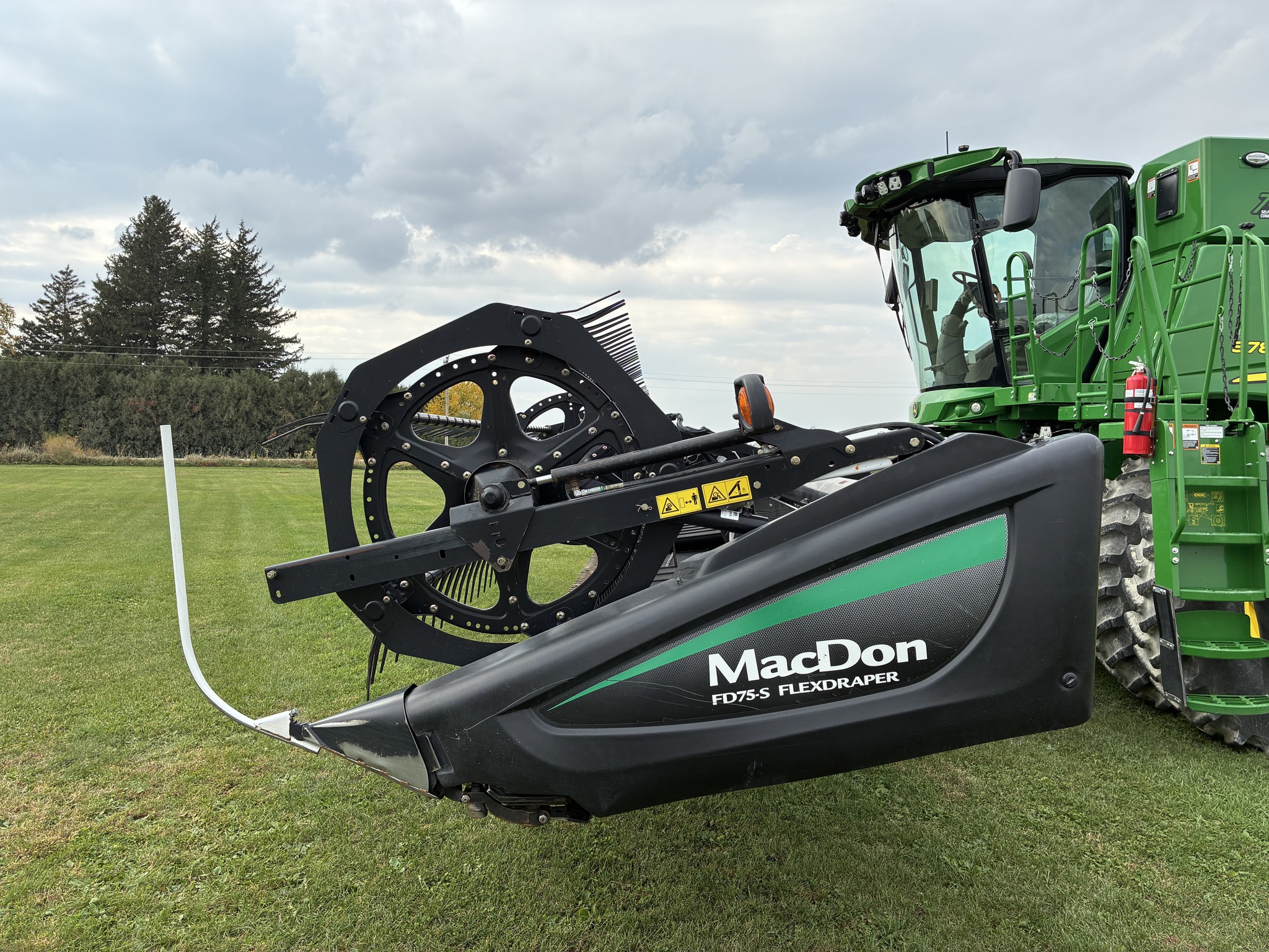 2013 MacDon FD75-35 Image 2