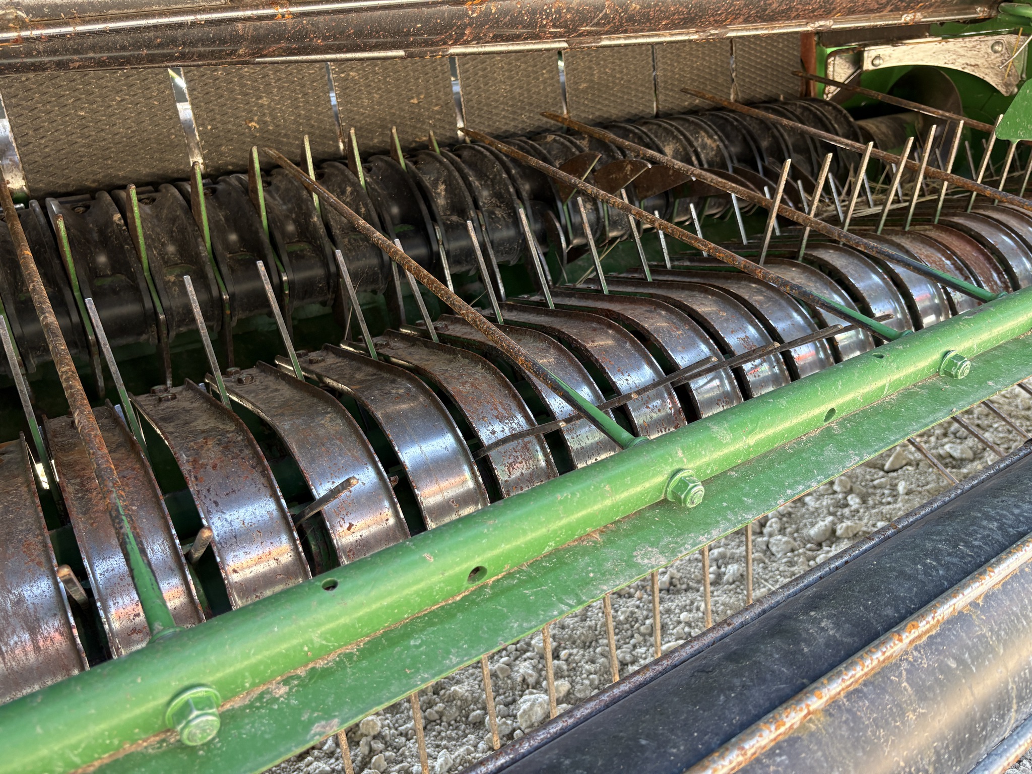 2020 John Deere 560M Image 9