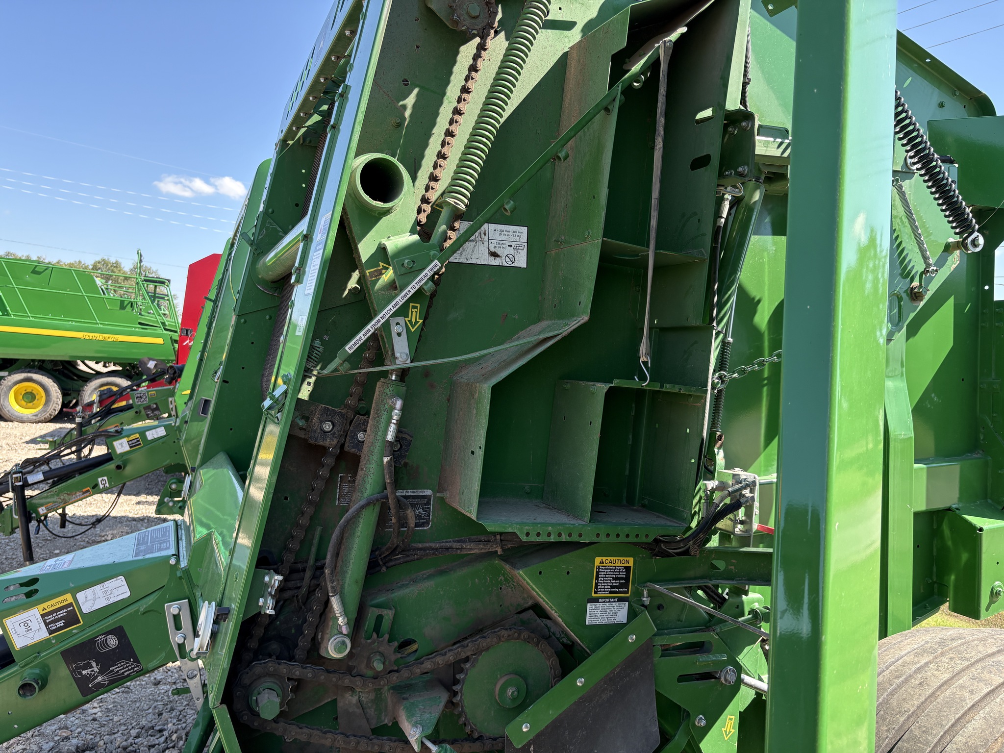 2020 John Deere 560M Image 6