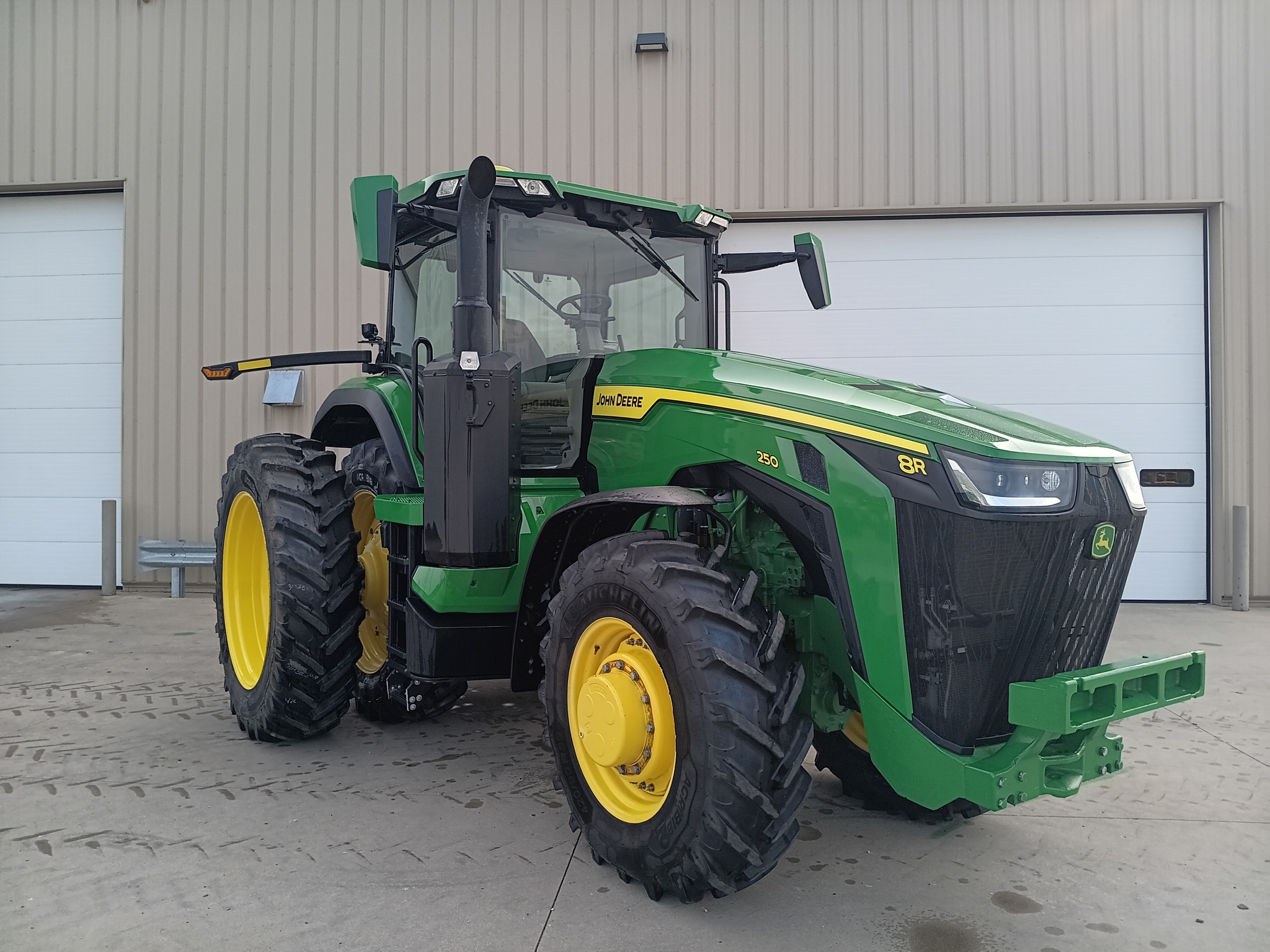 2024 John Deere 8R 250 Image 2