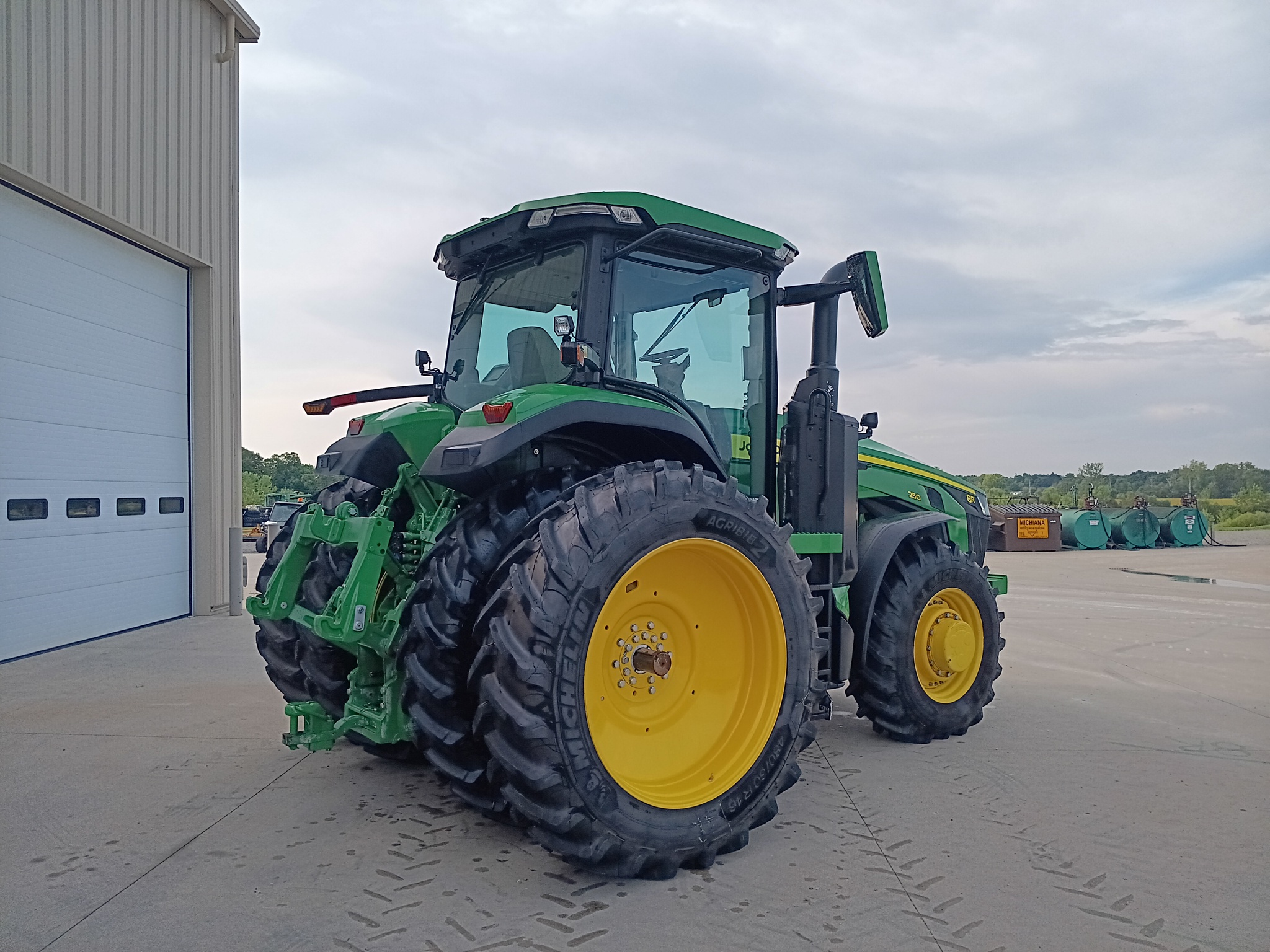 2024 John Deere 8R 250 Image 4