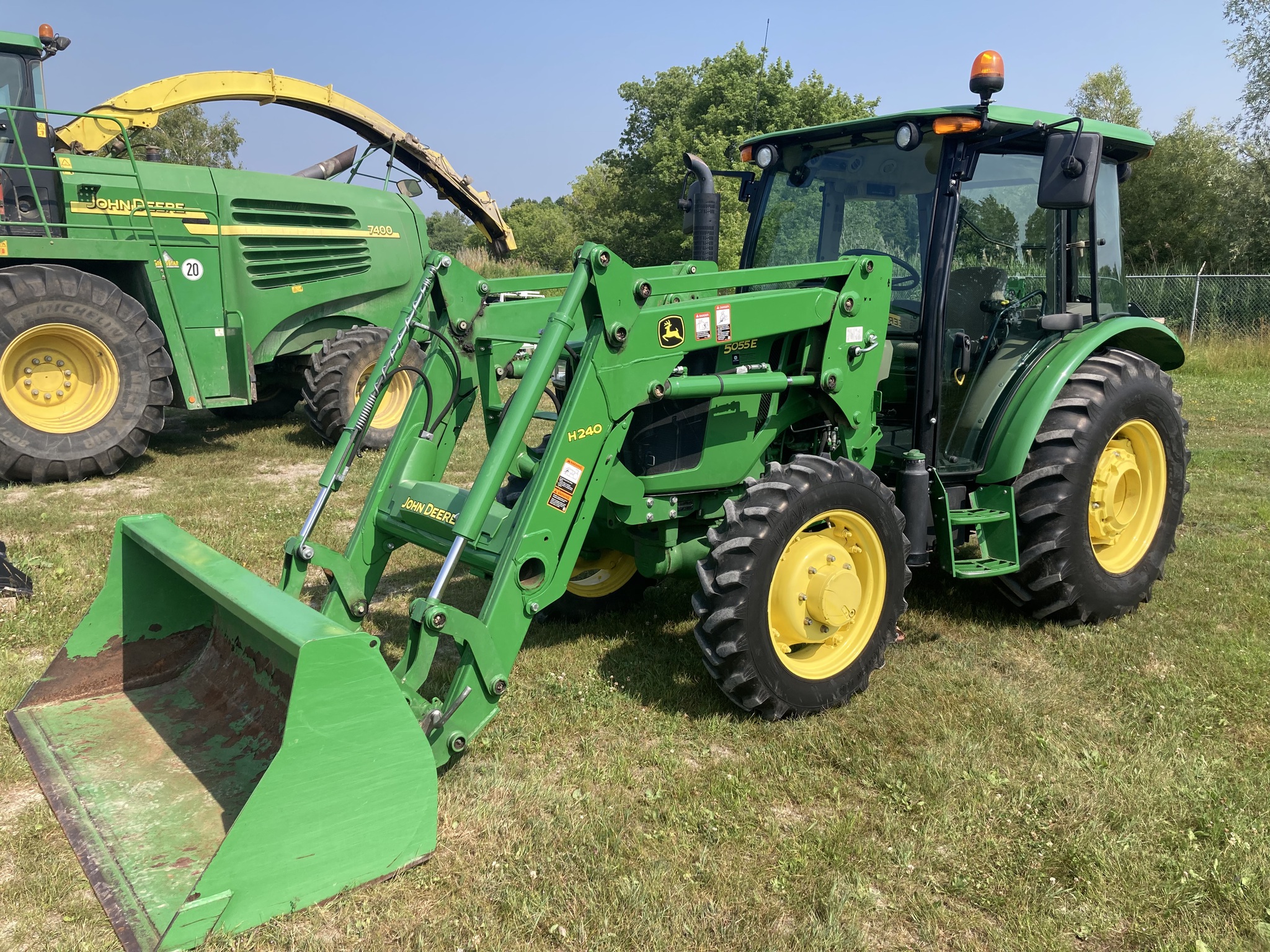 2016 John Deere 5055E Image 1