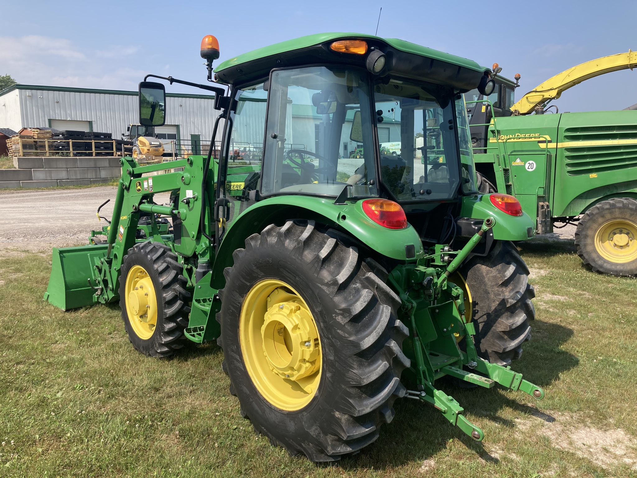 2016 John Deere 5055E Image 5