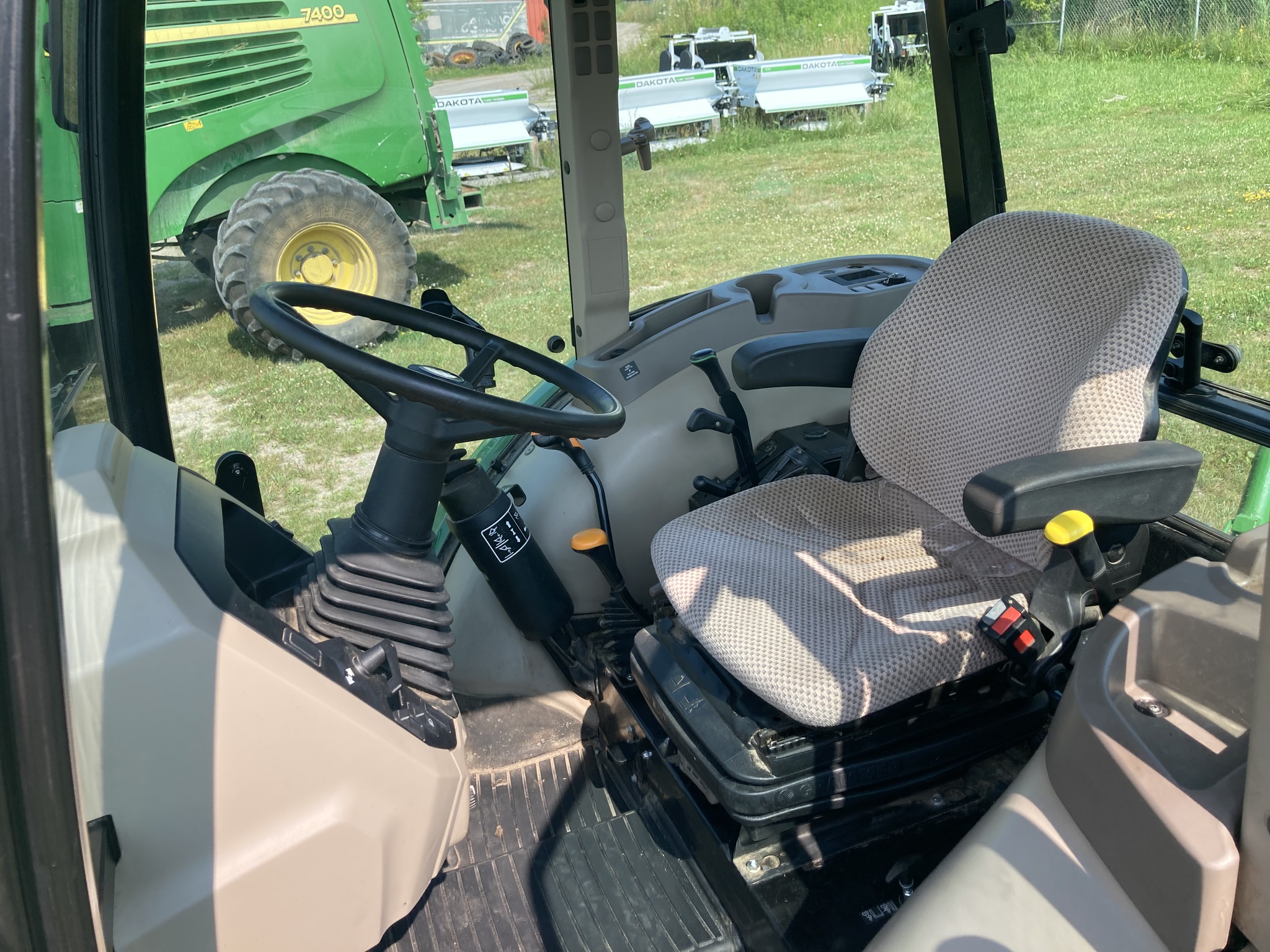 2016 John Deere 5055E Image 7