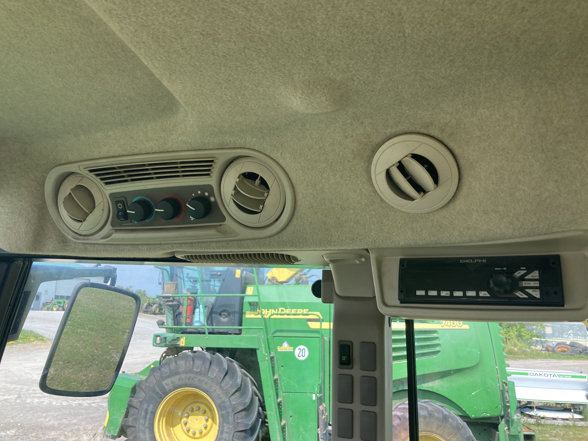 2016 John Deere 5055E Image 8