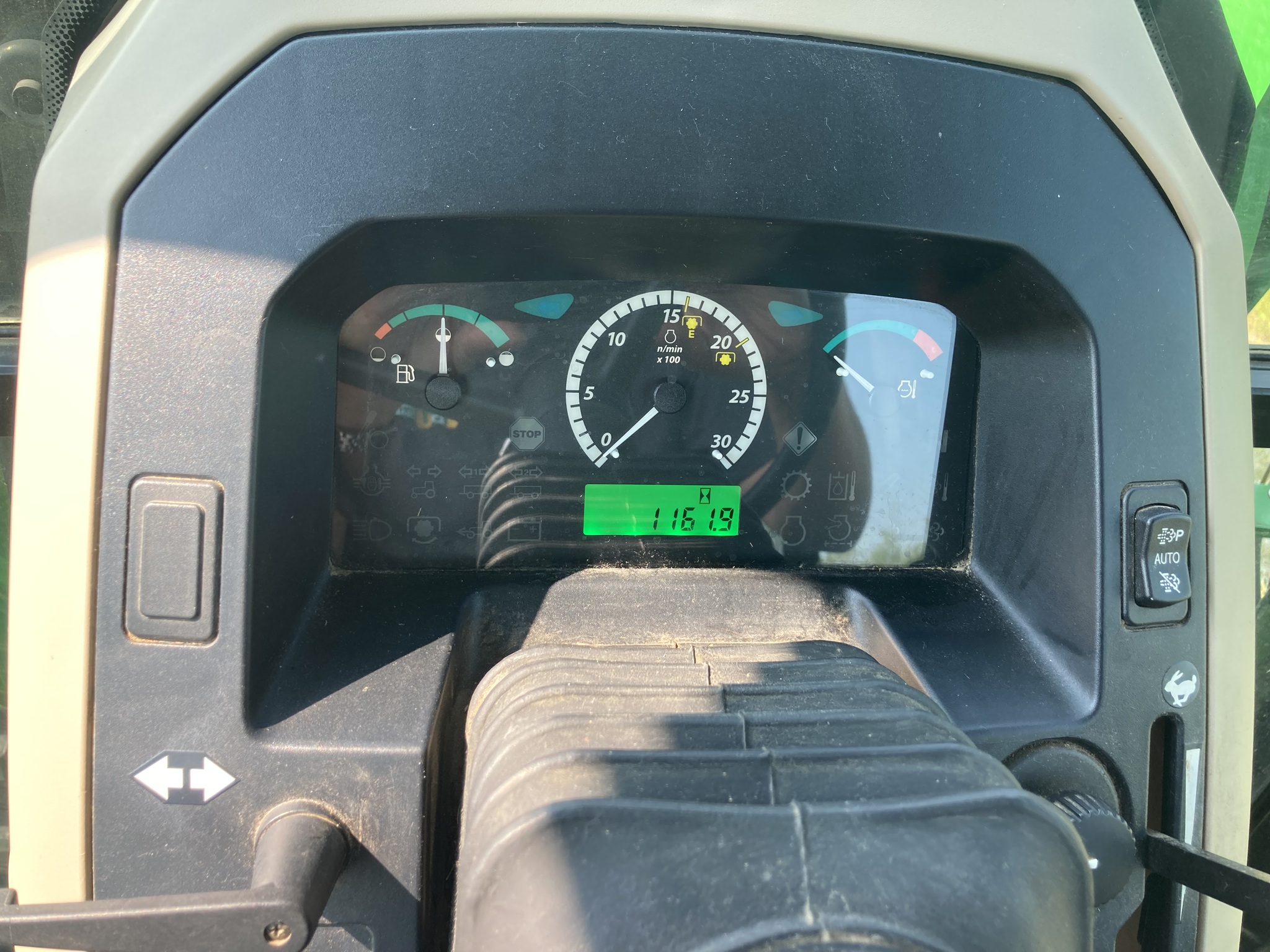 2016 John Deere 5055E Image 9
