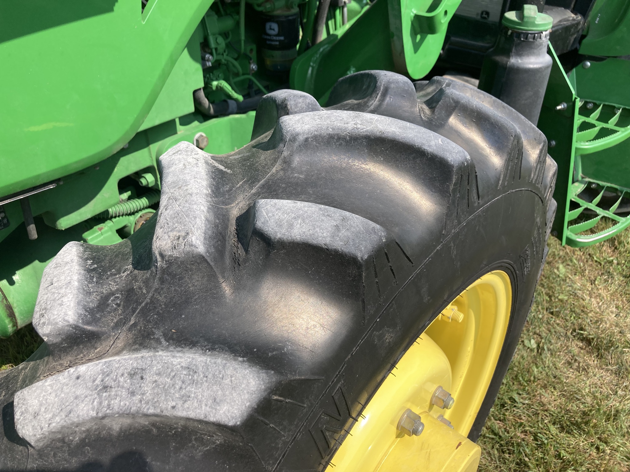 2016 John Deere 5055E Image 11