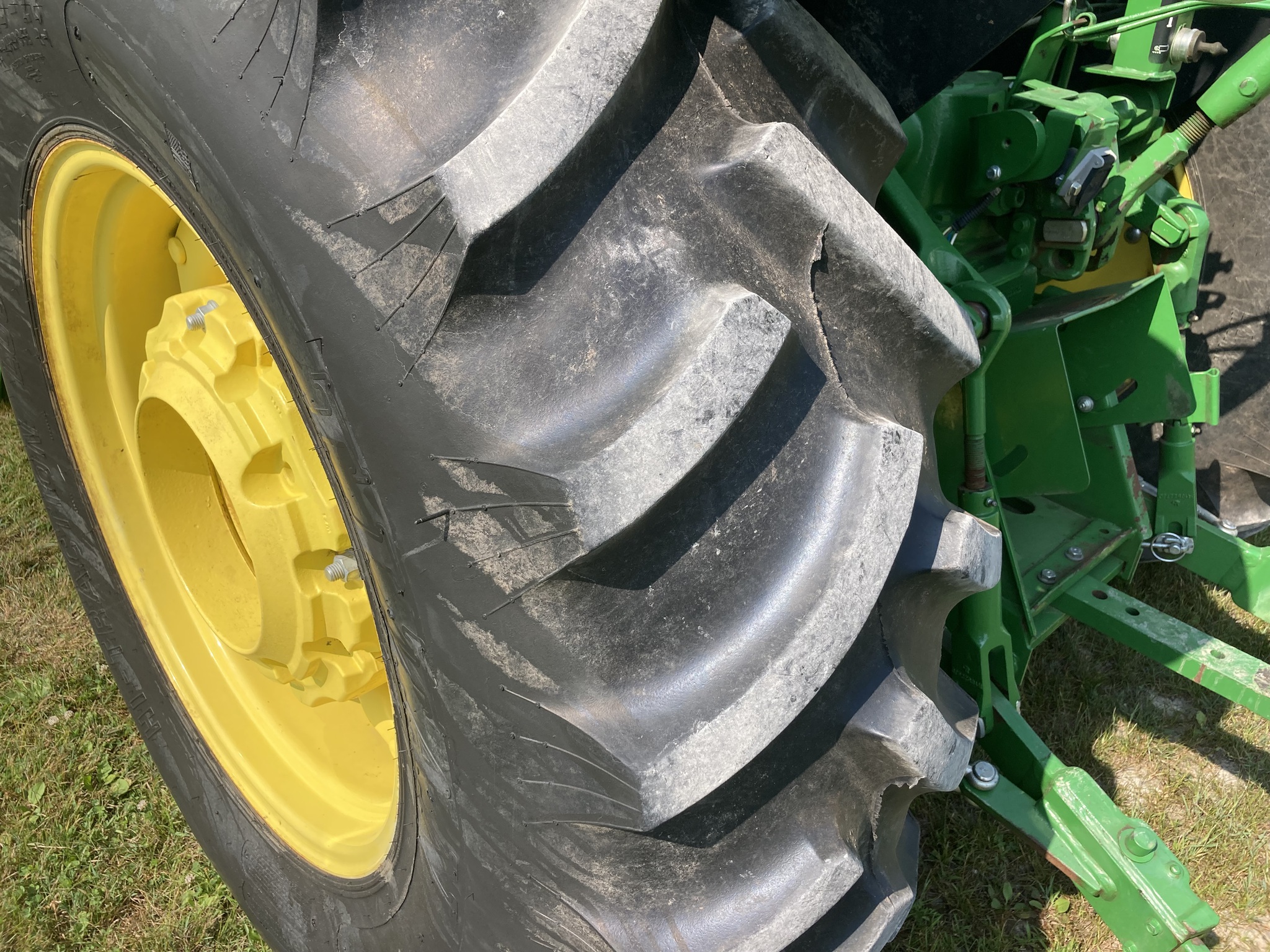 2016 John Deere 5055E Image 12