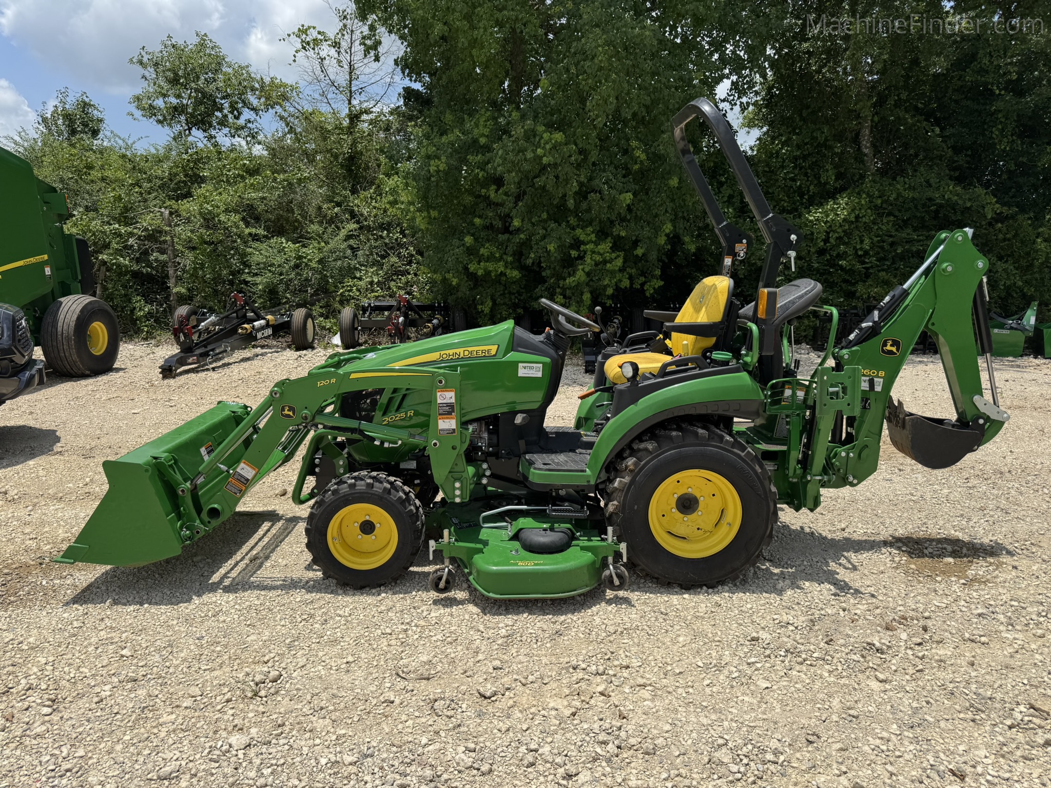 2023 John Deere 2025R Image 1