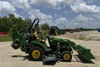 2023 John Deere 2025R Image 8
