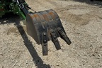 2023 John Deere 2025R Image 19