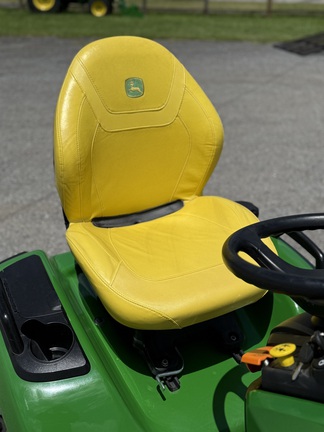 2021 John Deere X590 Photo 8