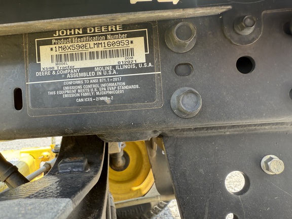 2021 John Deere X590 Photo 10