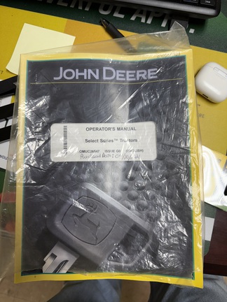 2021 John Deere X590 Photo 11