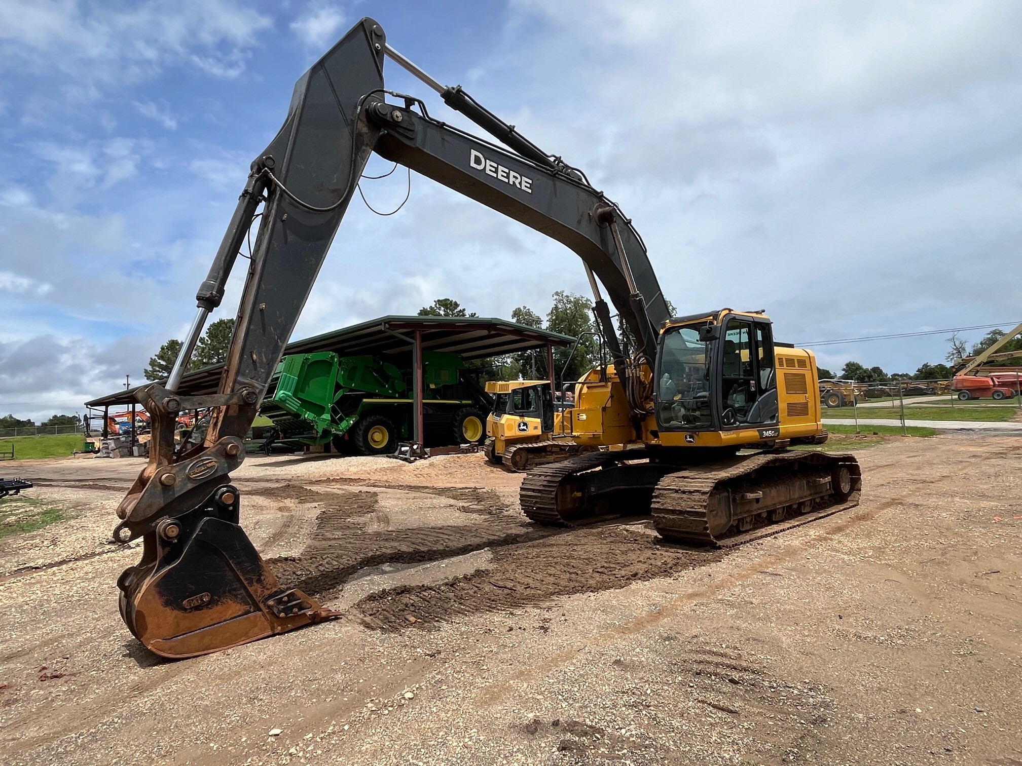 2022 John Deere 345G LC Image 1