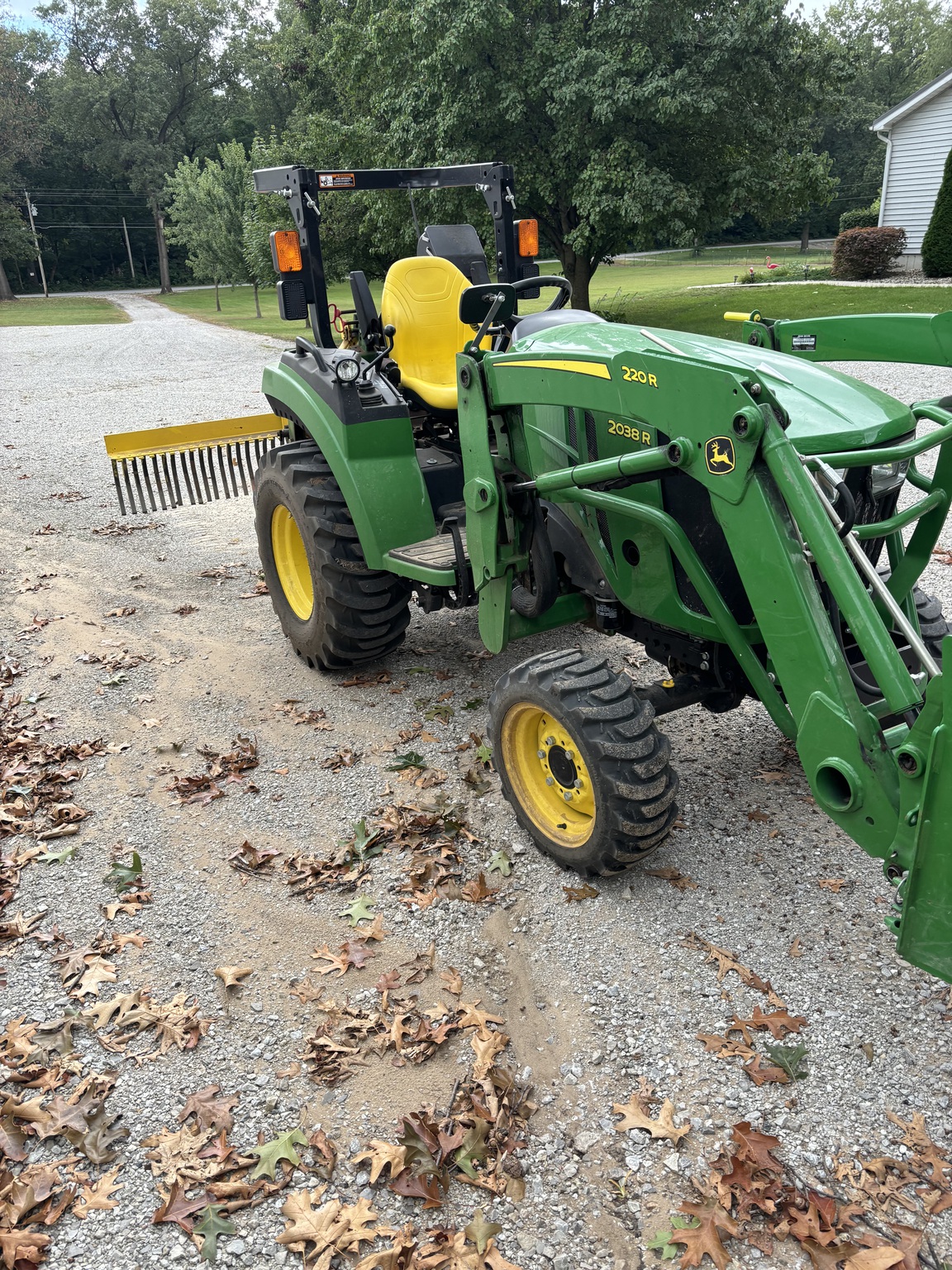 2018 John Deere 2038R Image 2