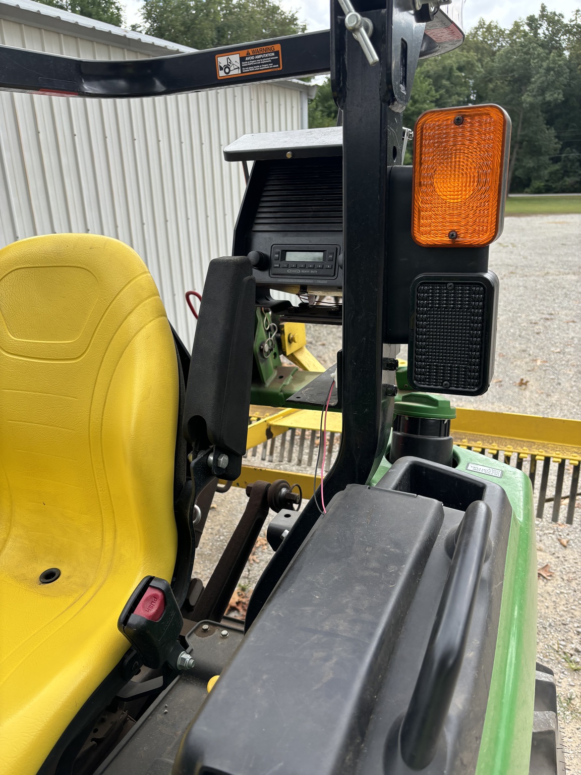 2018 John Deere 2038R Image 3