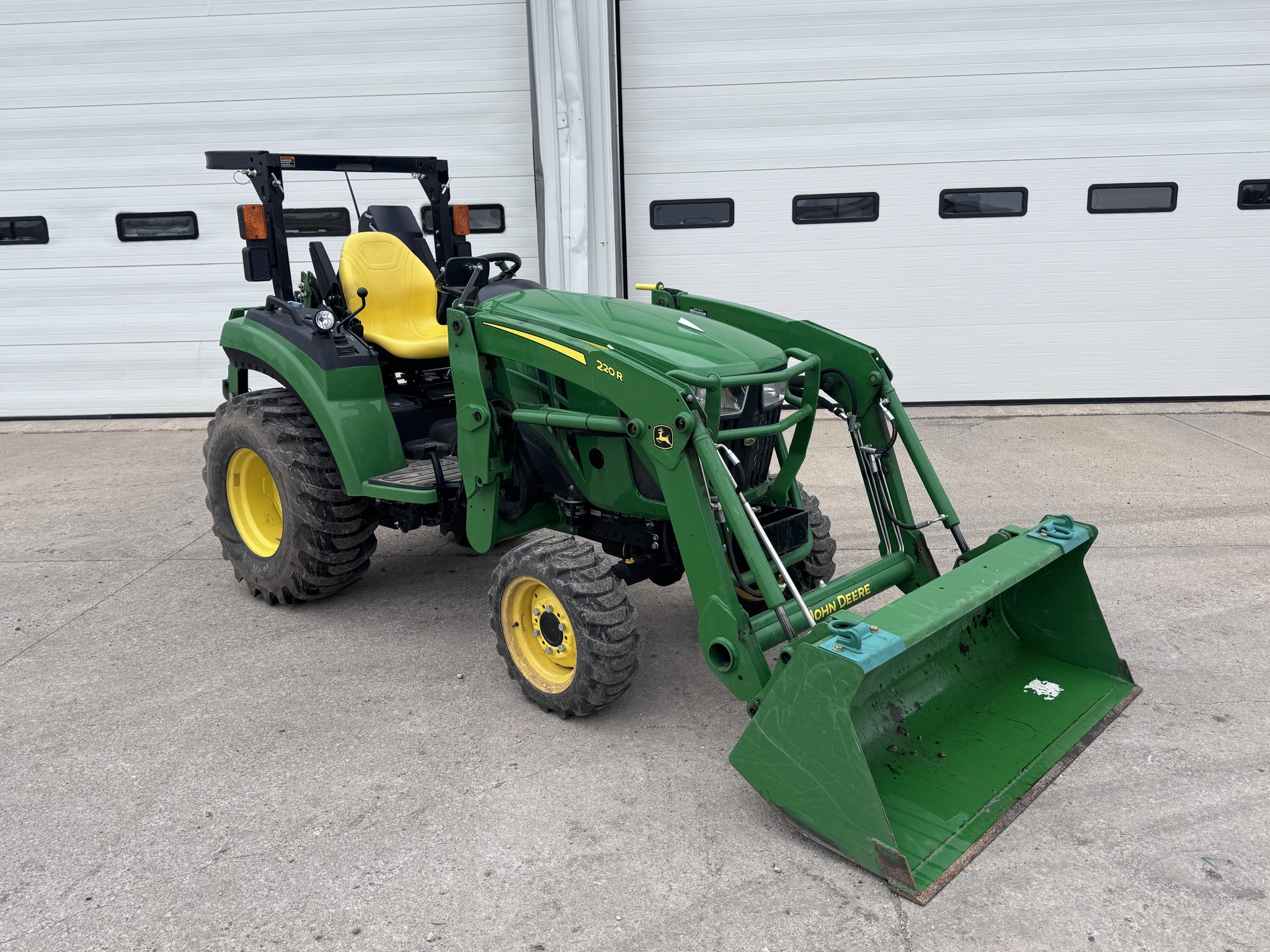 2018 John Deere 2038R Image 1