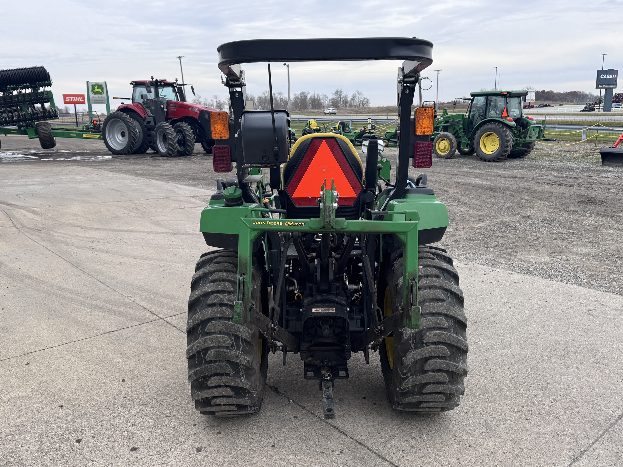 2018 John Deere 2038R Image 6